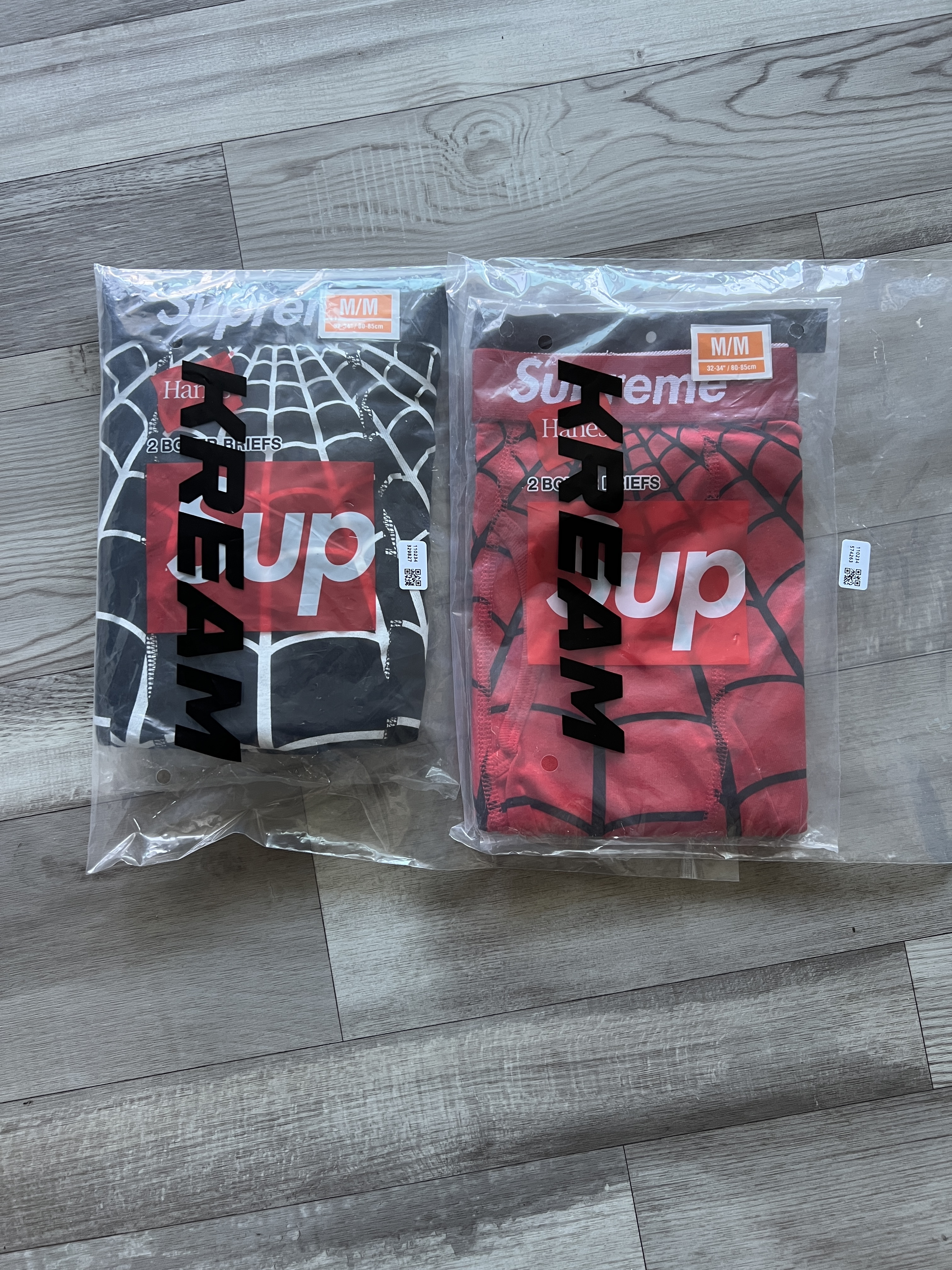 Supreme x Hanes Spider-Man Boxer Briefs Black (2 Pack) - 26SS, Supreme x Hanes Spider-Man Boxer Briefs Red (2 Pack) - 26SS 착용 스타일