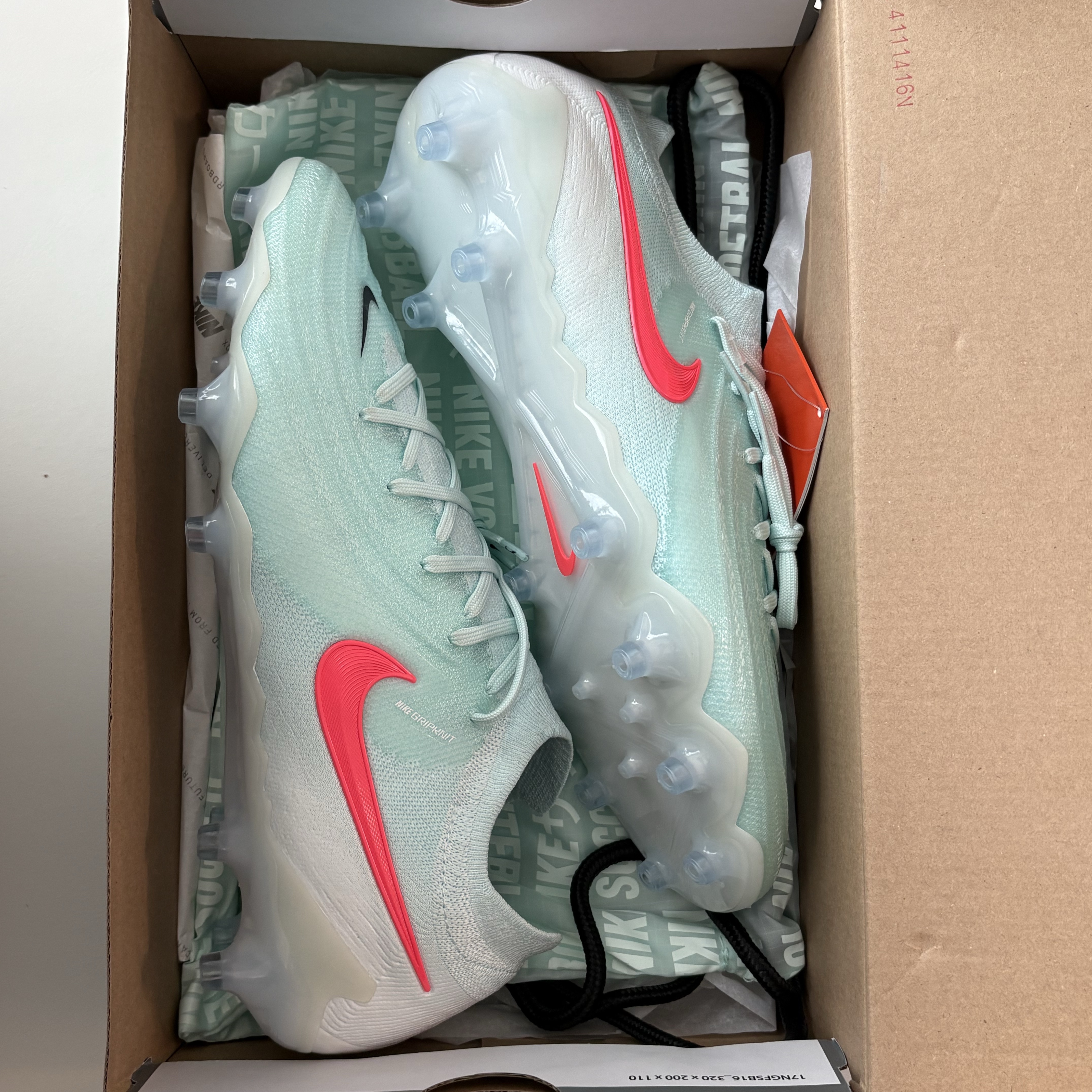 Nike Phantom GX 2 Elite AG Mad Energy Pack 착용 스타일