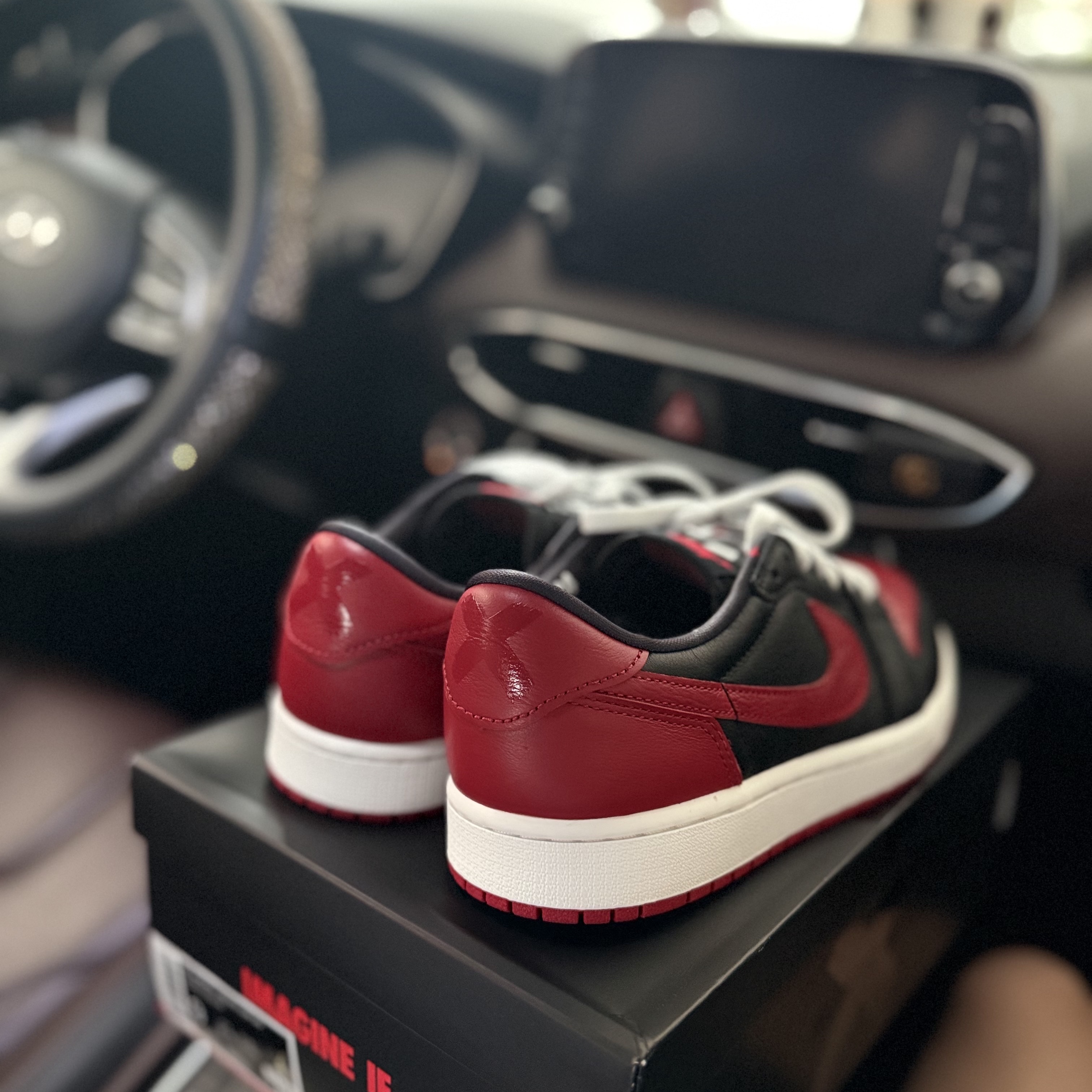 Jordan 1 Retro Low OG Banned 2026 착용 스타일 - 3
