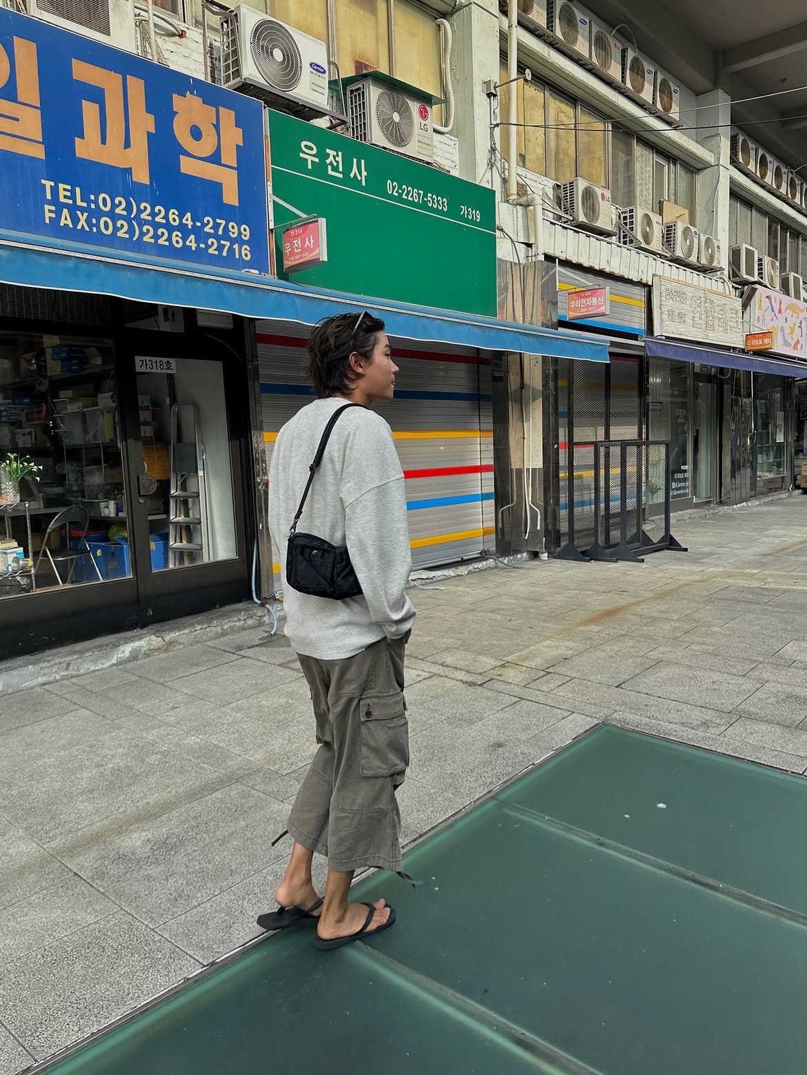 CHOWOO Vintage Military Capri Cargo Pants Washed Beige, CHOWOO Vintage Military Capri Cargo Pants Washed Khaki 착용 스타일 - 2