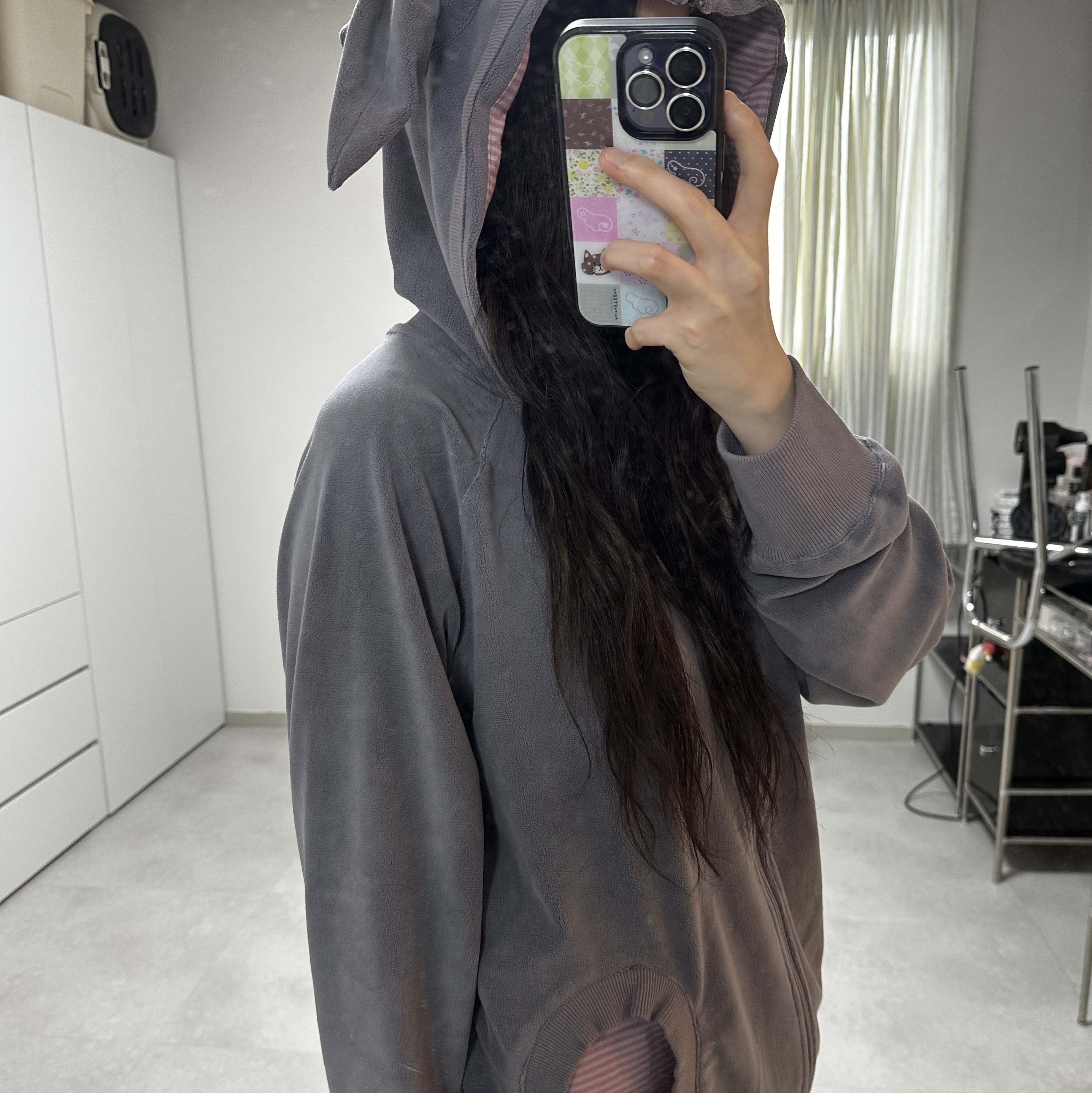 COYSEIO Horn Striped Zip-Up Hoodie Purple Grey 착용 스타일