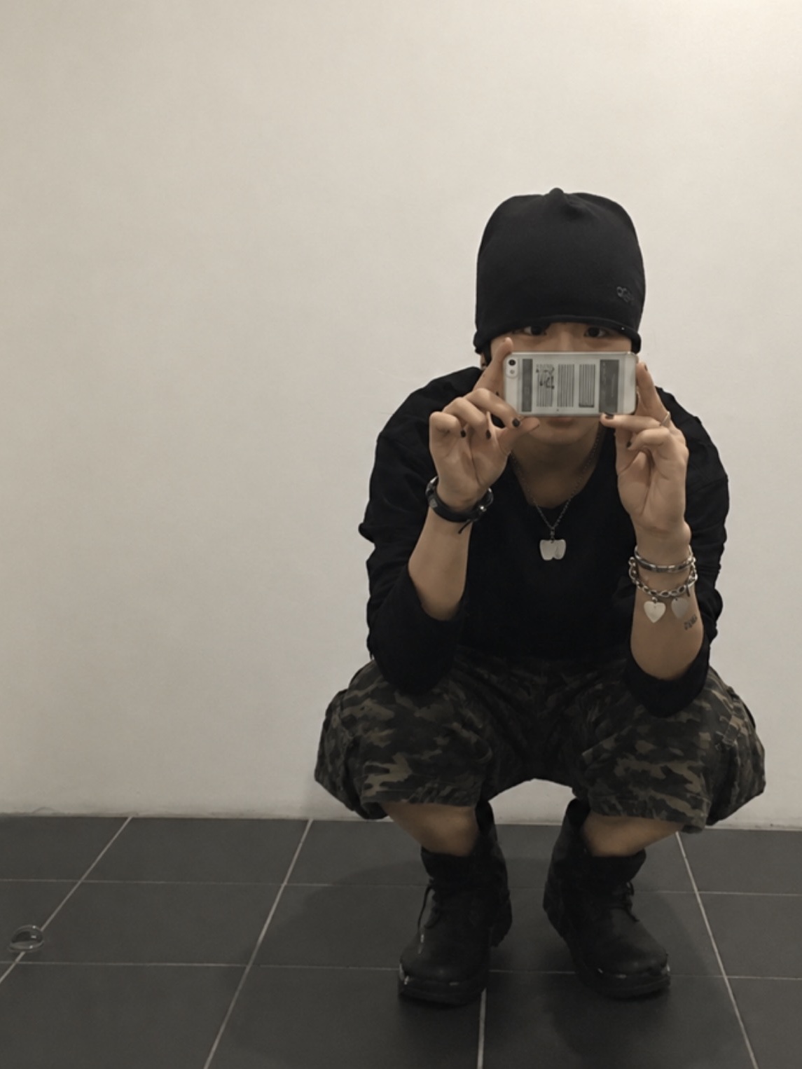 (W) Hysteric Glamour On Skull Pick Necklace Silver, Ogarp Cow Leather Stud Bracelet Black 착용 스타일 - 3