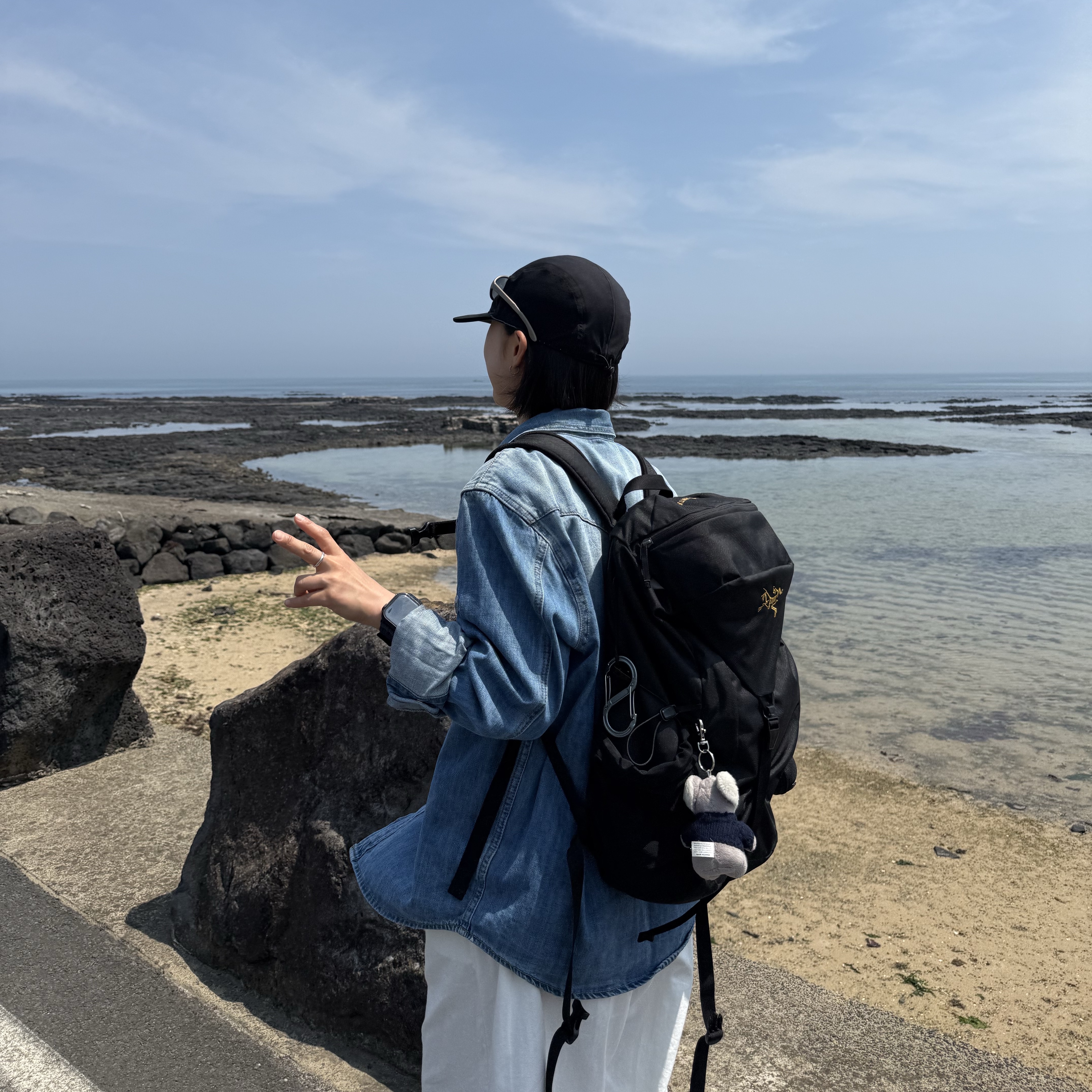 Arc'teryx Mantis 20 Backpack Black 착용 스타일 - 5