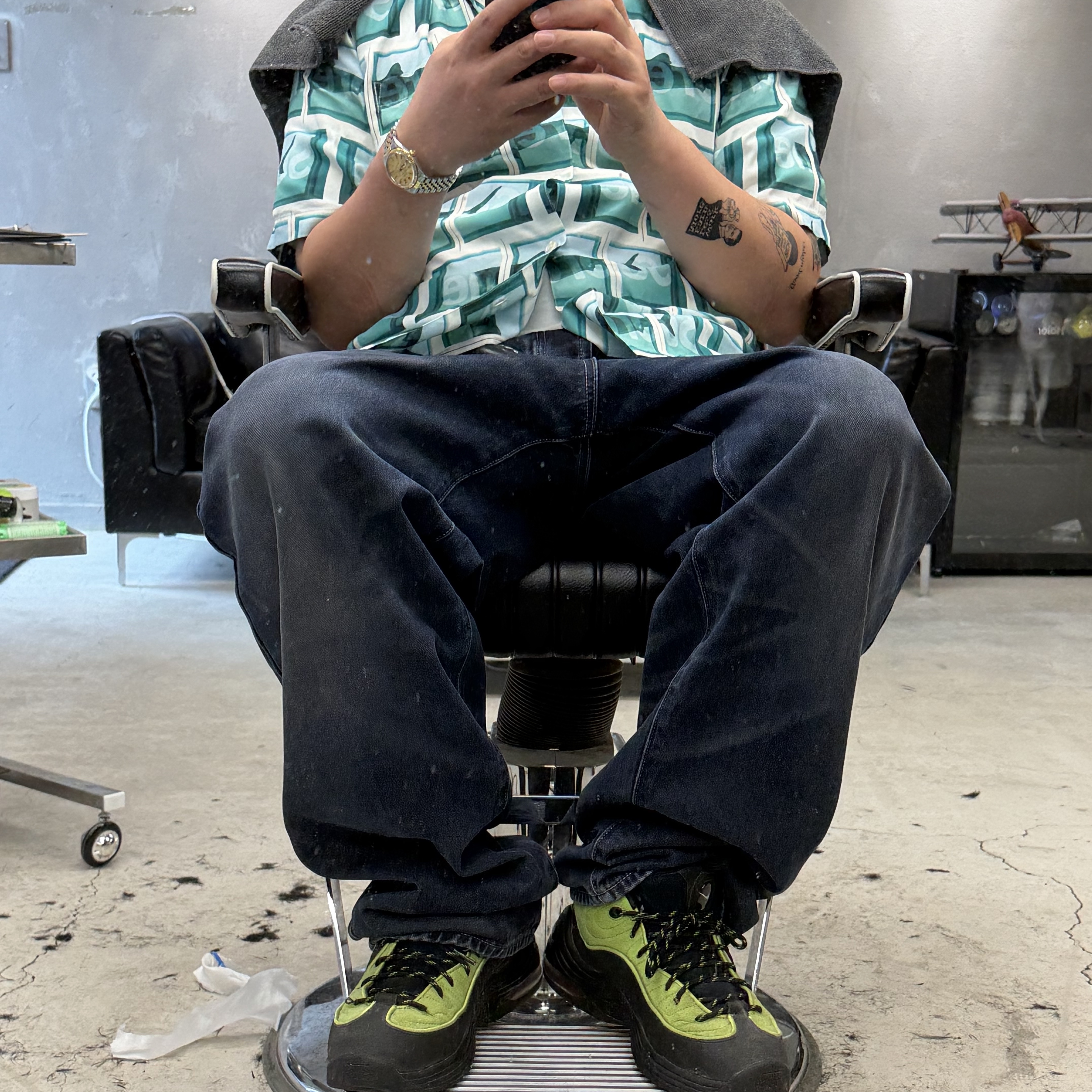 Supreme x Damien Hirst S/S Shirt White - 25SS, Stussy Denim Big OL' Jean Vintage Wash Blue 착용 스타일