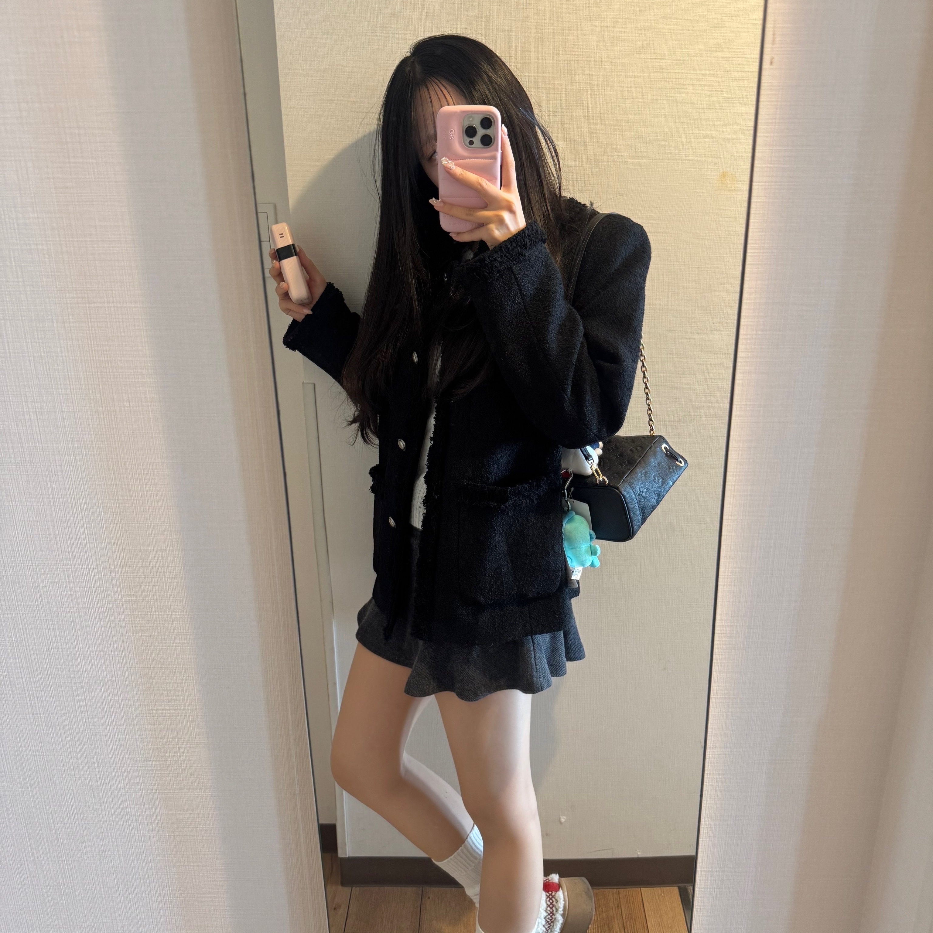 Louis Vuitton Nano Noe Backpack Black, Urbansophistication The Puffer Case Strawberry Frozen Yogurt 착용 스타일 - 1