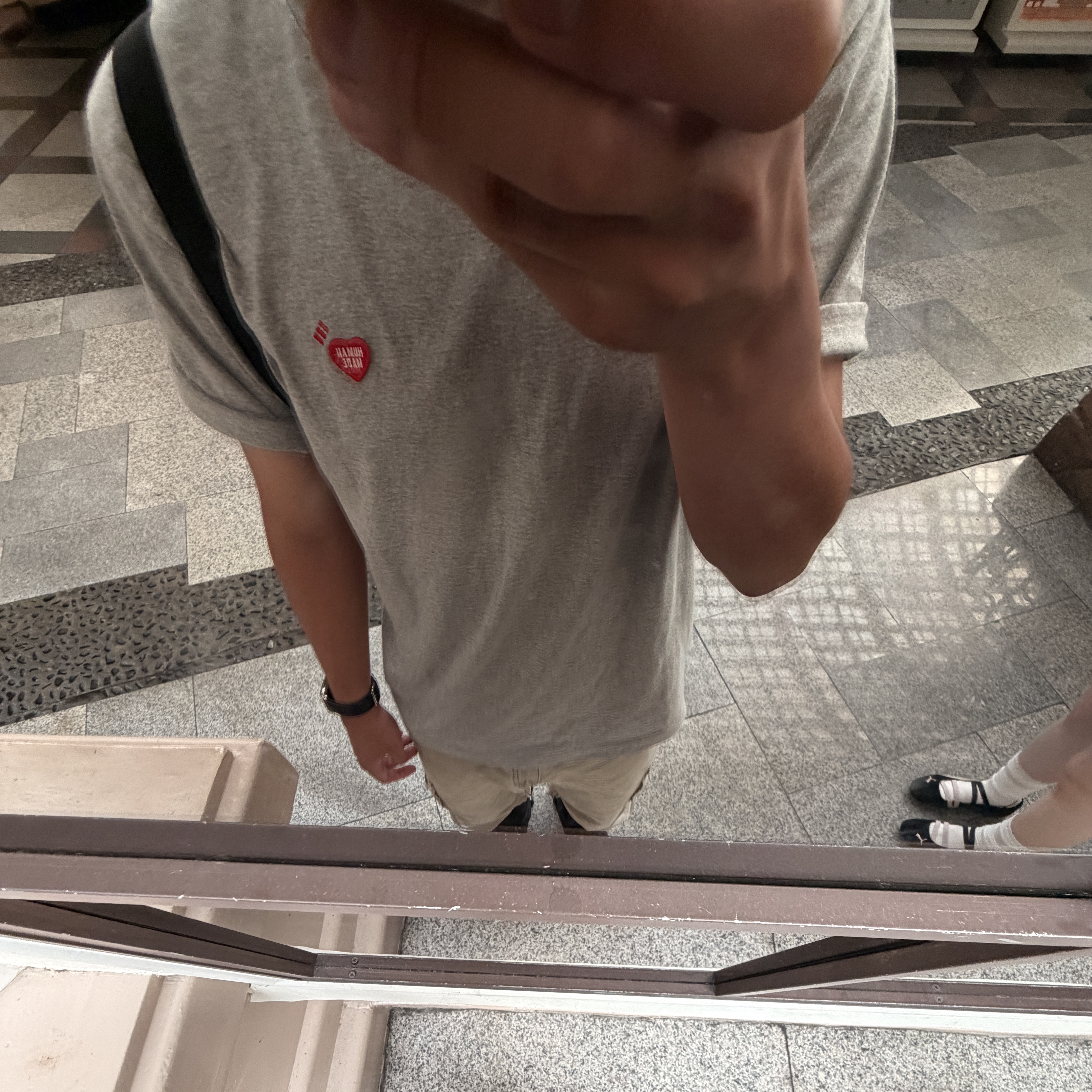 Nike Air Liquid Max Black, Human Made Heart Logo T-Shirt Gray 착용 스타일 - 2