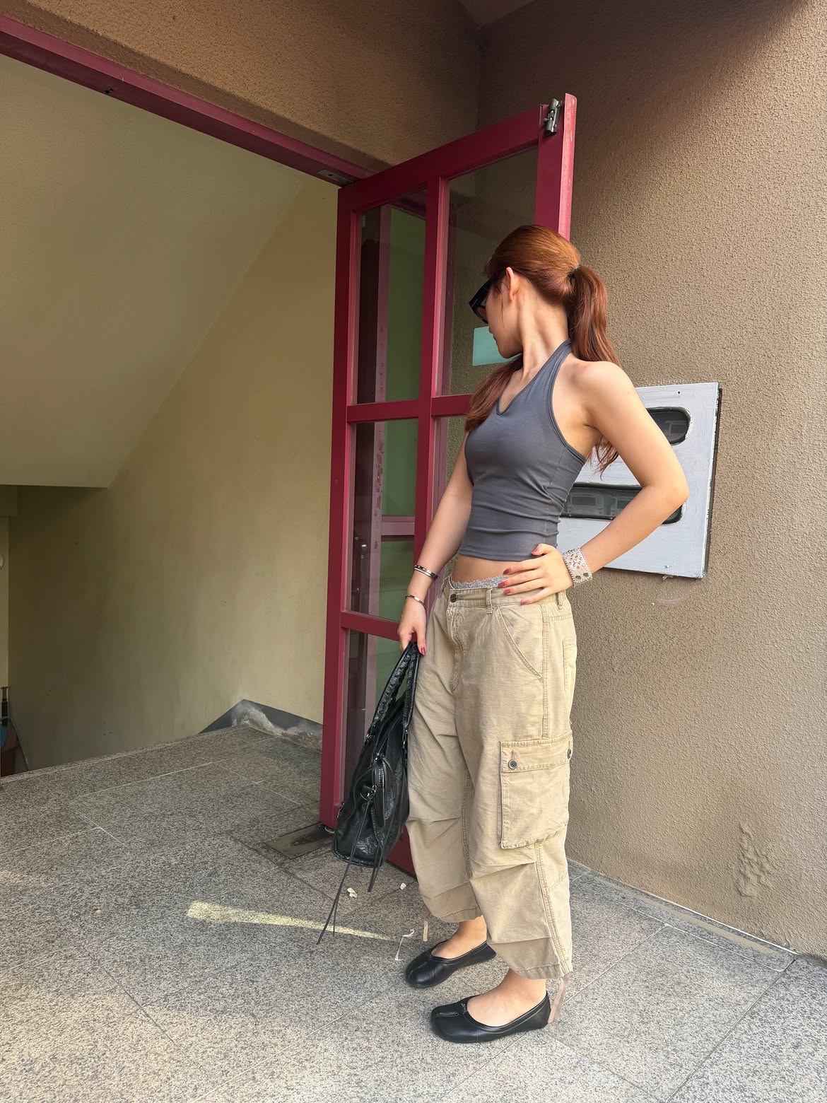 CHOWOO Vintage Military Capri Cargo Pants Washed Beige, CHOWOO Vintage Military Capri Cargo Pants Washed Khaki 착용 스타일 - 1