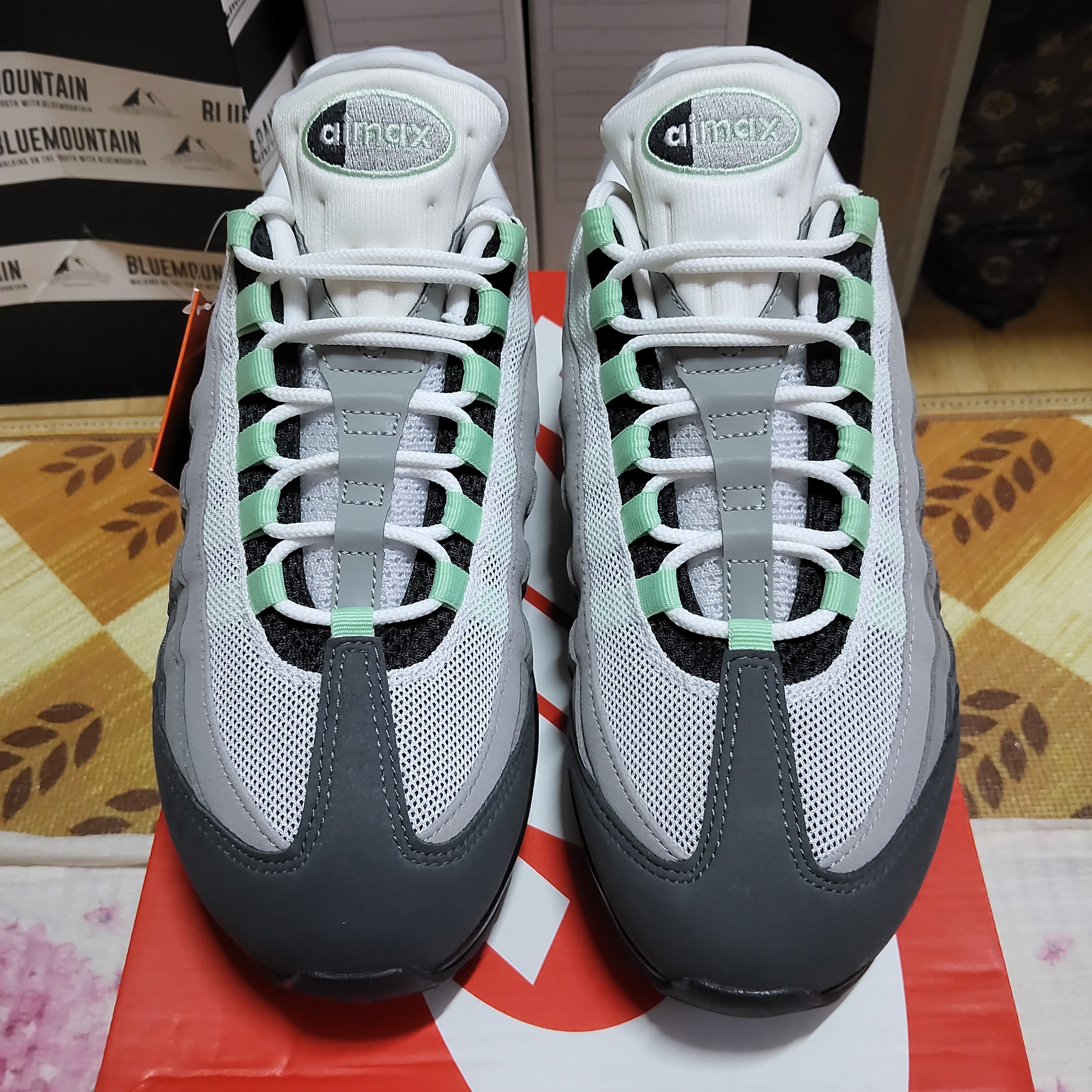 (W) Nike Air Max 95 Big Bubble Black Fresh Mint 착용 스타일 - 2