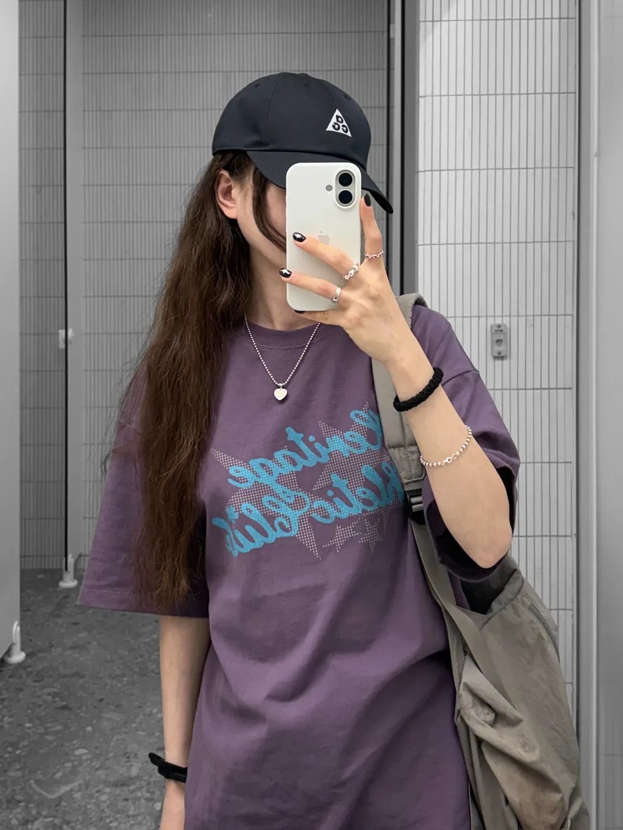 UNIVERSE GARMENT HAC Print T-Shirt Purple 착용 스타일 - 1