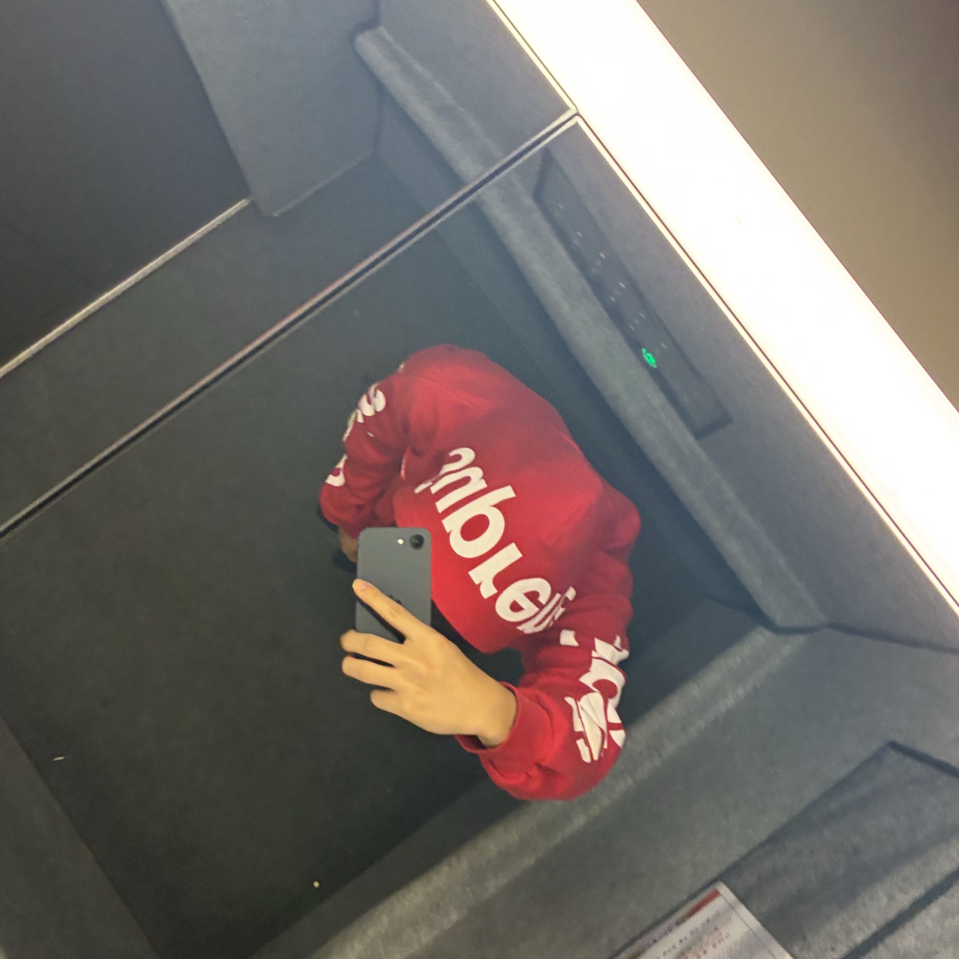 Supreme Satin Applique Hooded Sweatshirt Dark Red - 25FW, Arc'teryx Kragg SL Cotton SS T-Shirt Black 착용 스타일 - 1