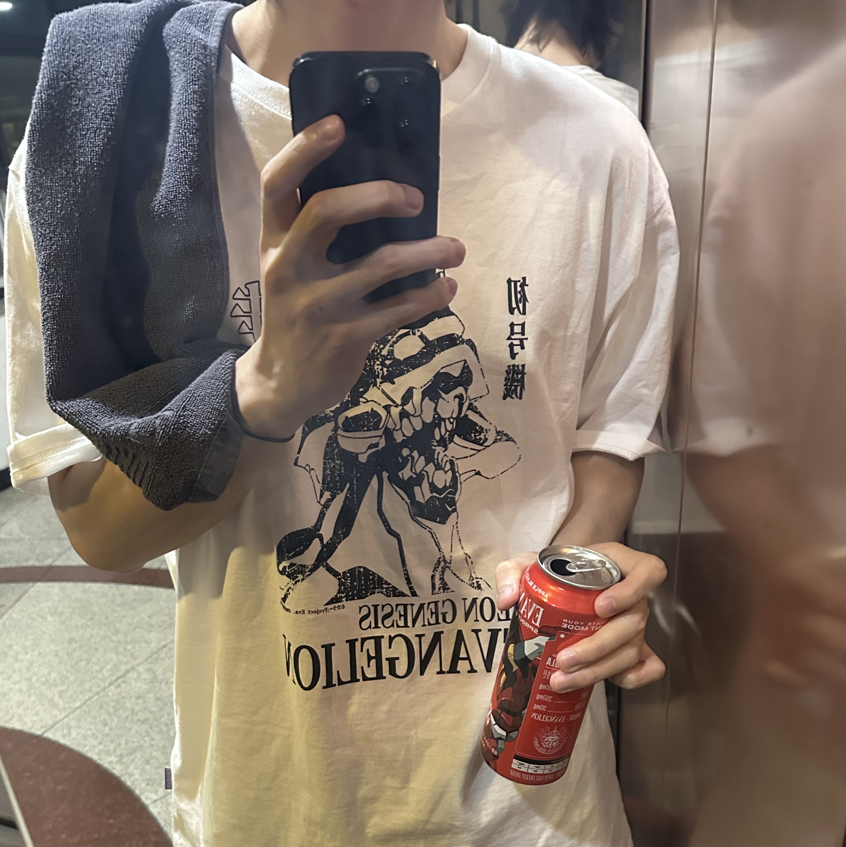 Mahagrid x Evangelion Berserk Mode T-Shirt White 착용 스타일 - 3