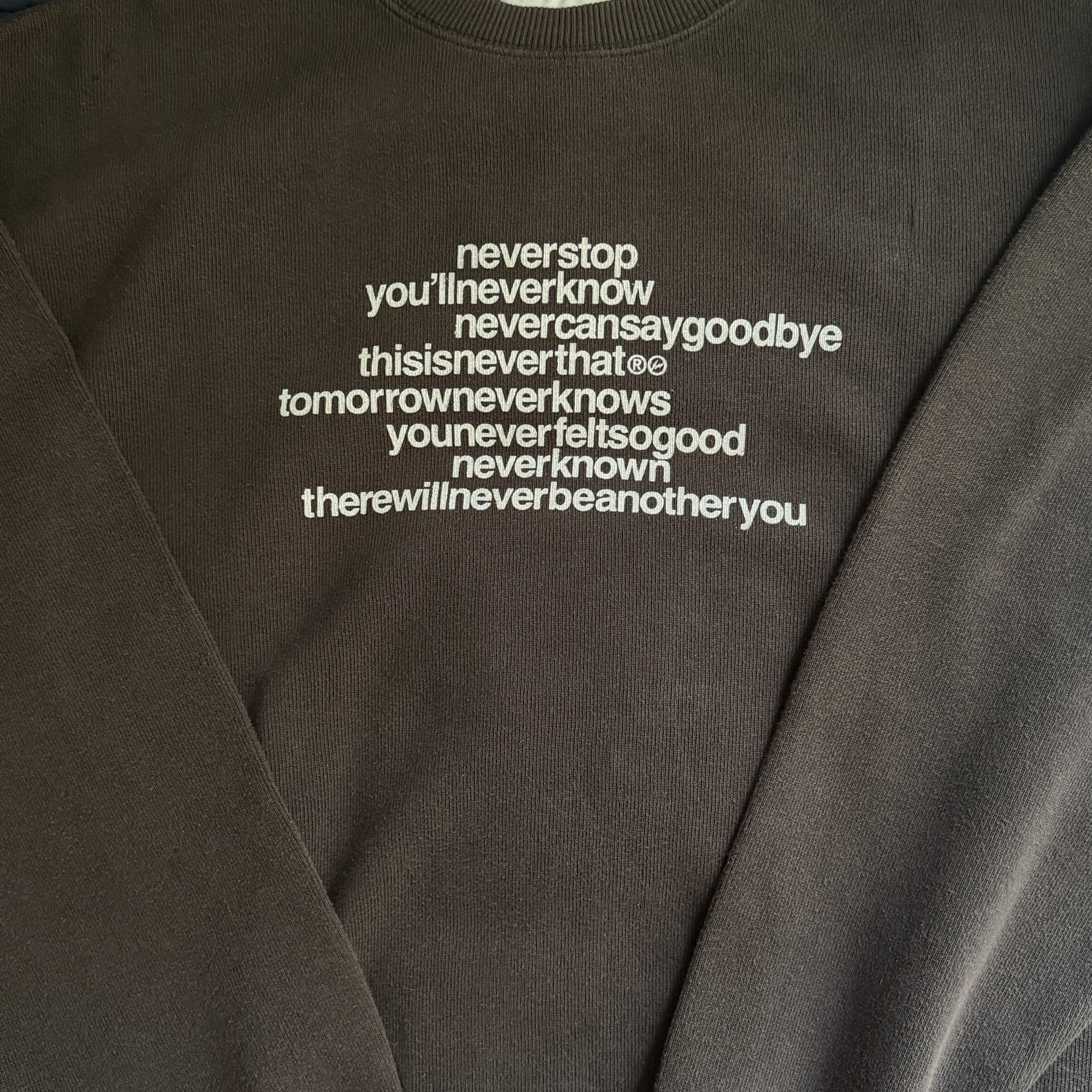 thisisneverthat x Fragment Design Crewneck Off Black 착용 스타일 - 2