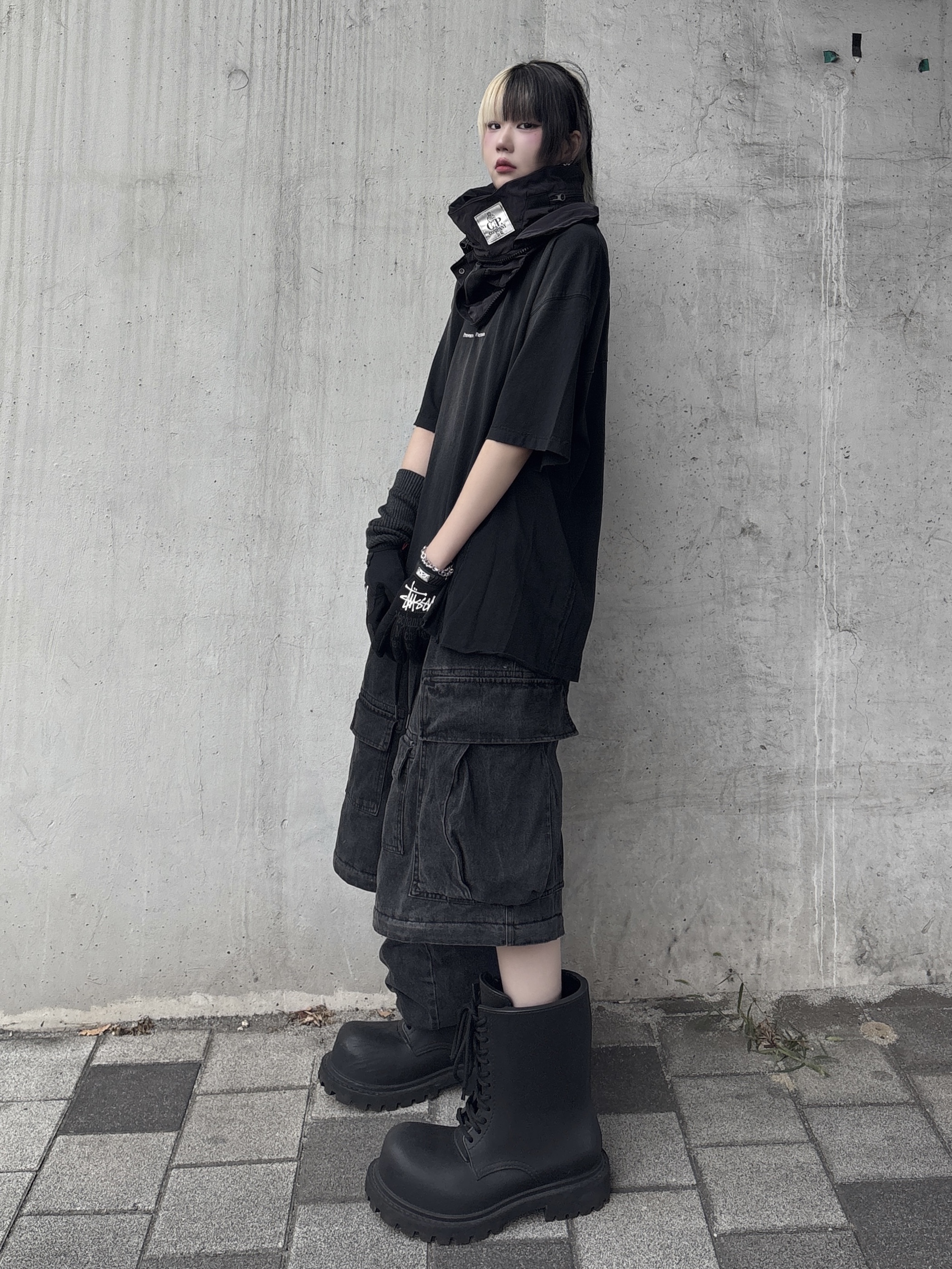 Balenciaga XL Army Boots Full Eva Black, Stussy Mechanix Gloves Black 착용 스타일 - 2
