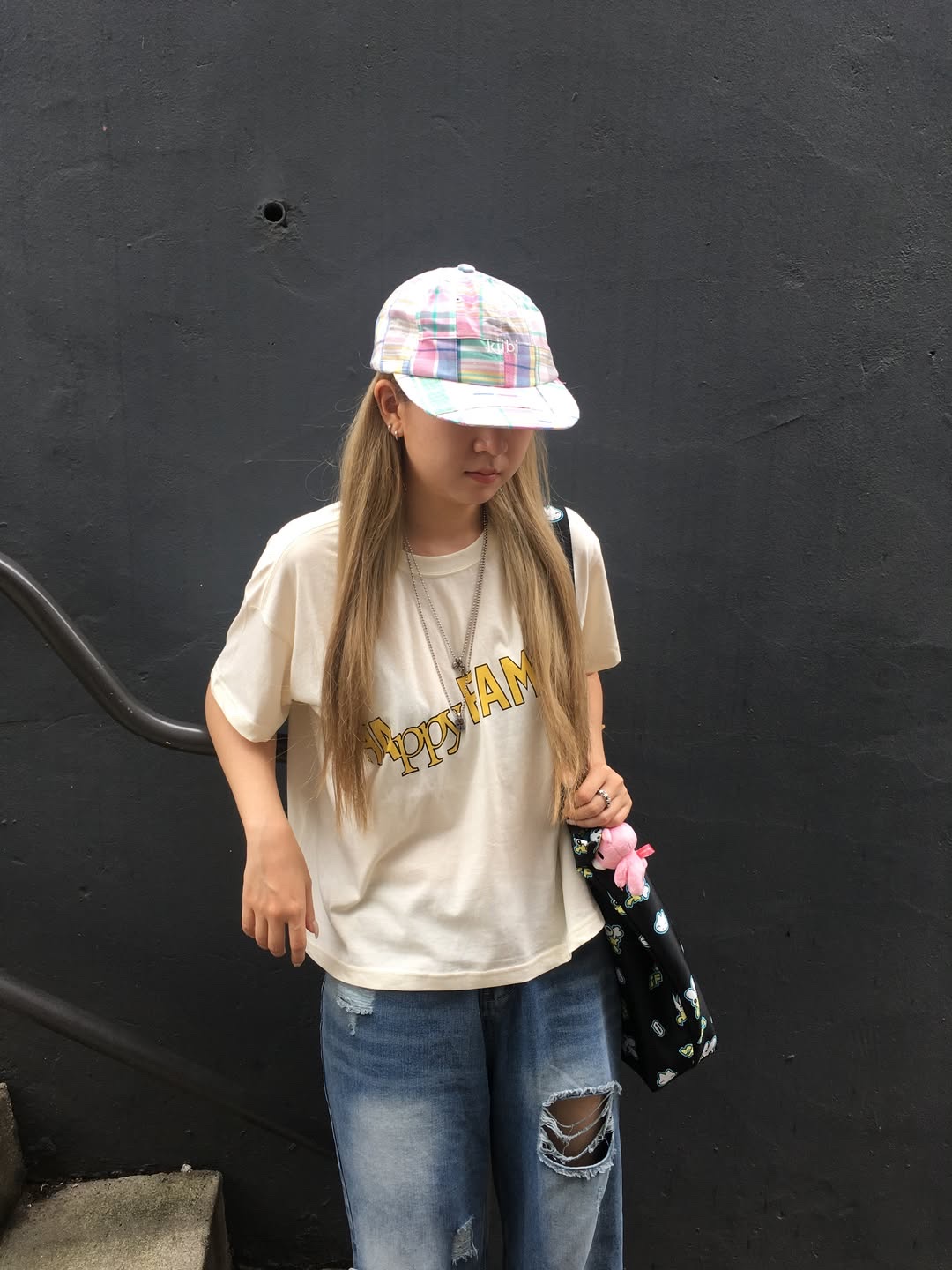 UNIVERSE GARMENT Happy Family Crop T-Shirt Ivory 착용 스타일