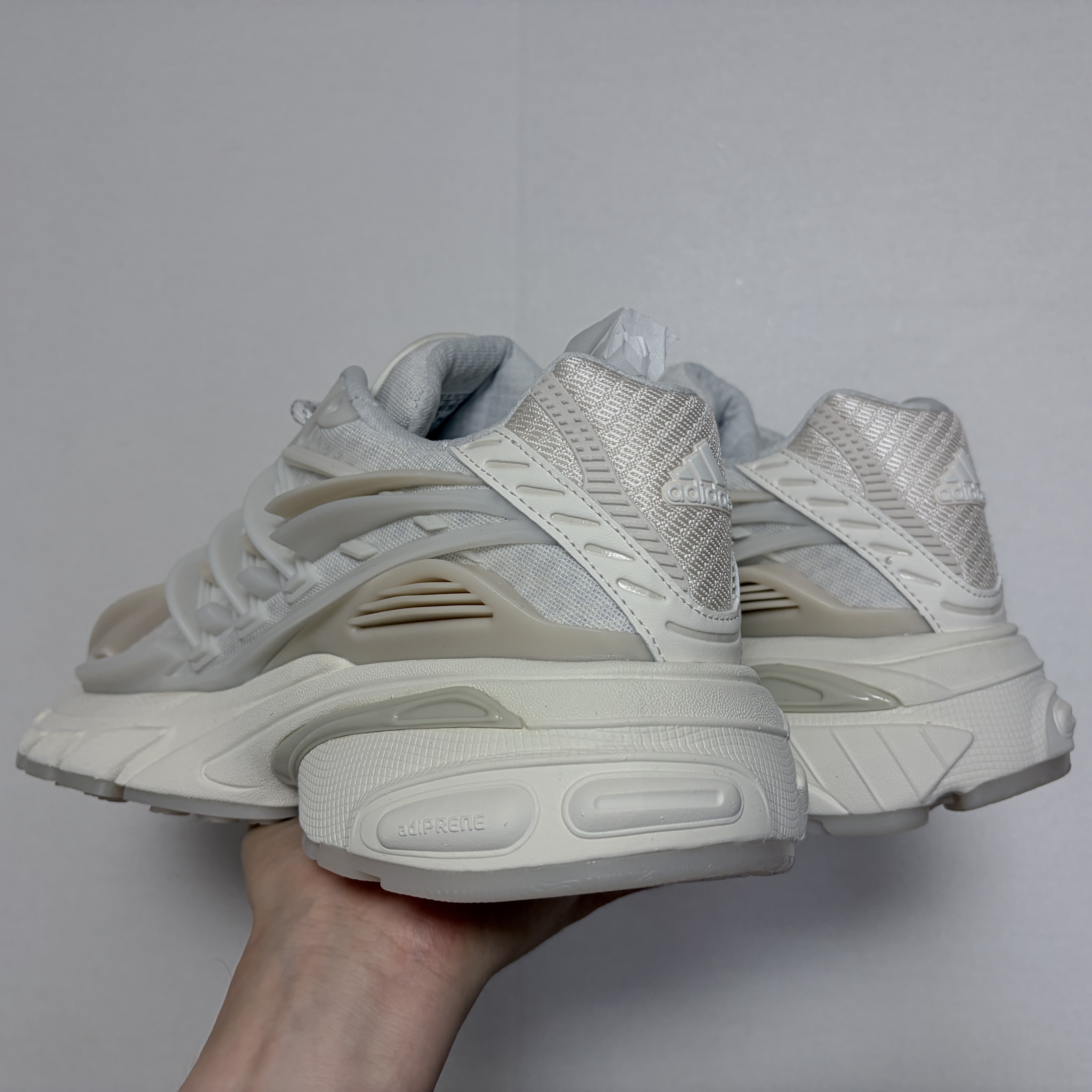 Adidas x Pharrell Williams Virginia Adistar Jellyfish Core White Off White 착용 스타일 - 3