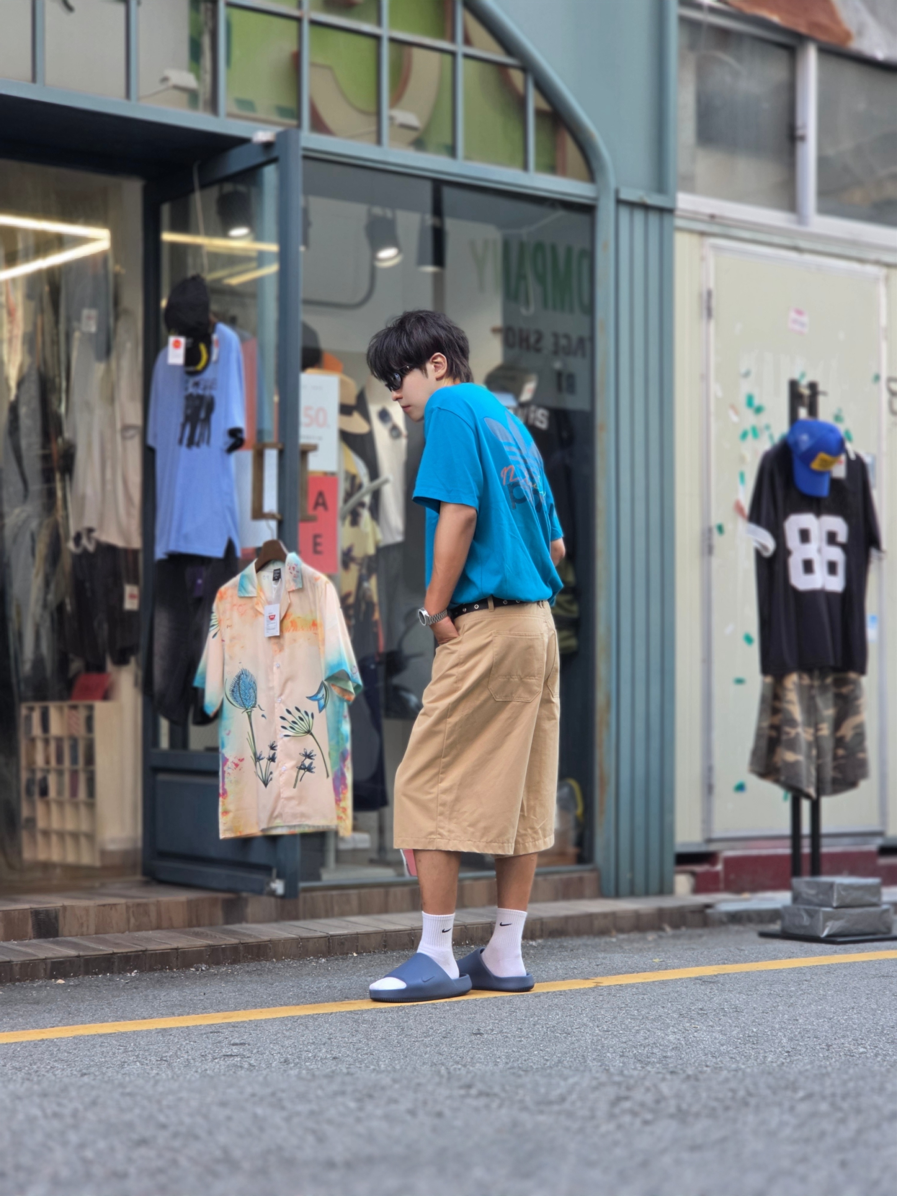 Palace x Adidas Nature T-Shirt Mystery Petrol - 22SS, Nike Calm 2.0 Slides Diffused Blue 착용 스타일 - 3