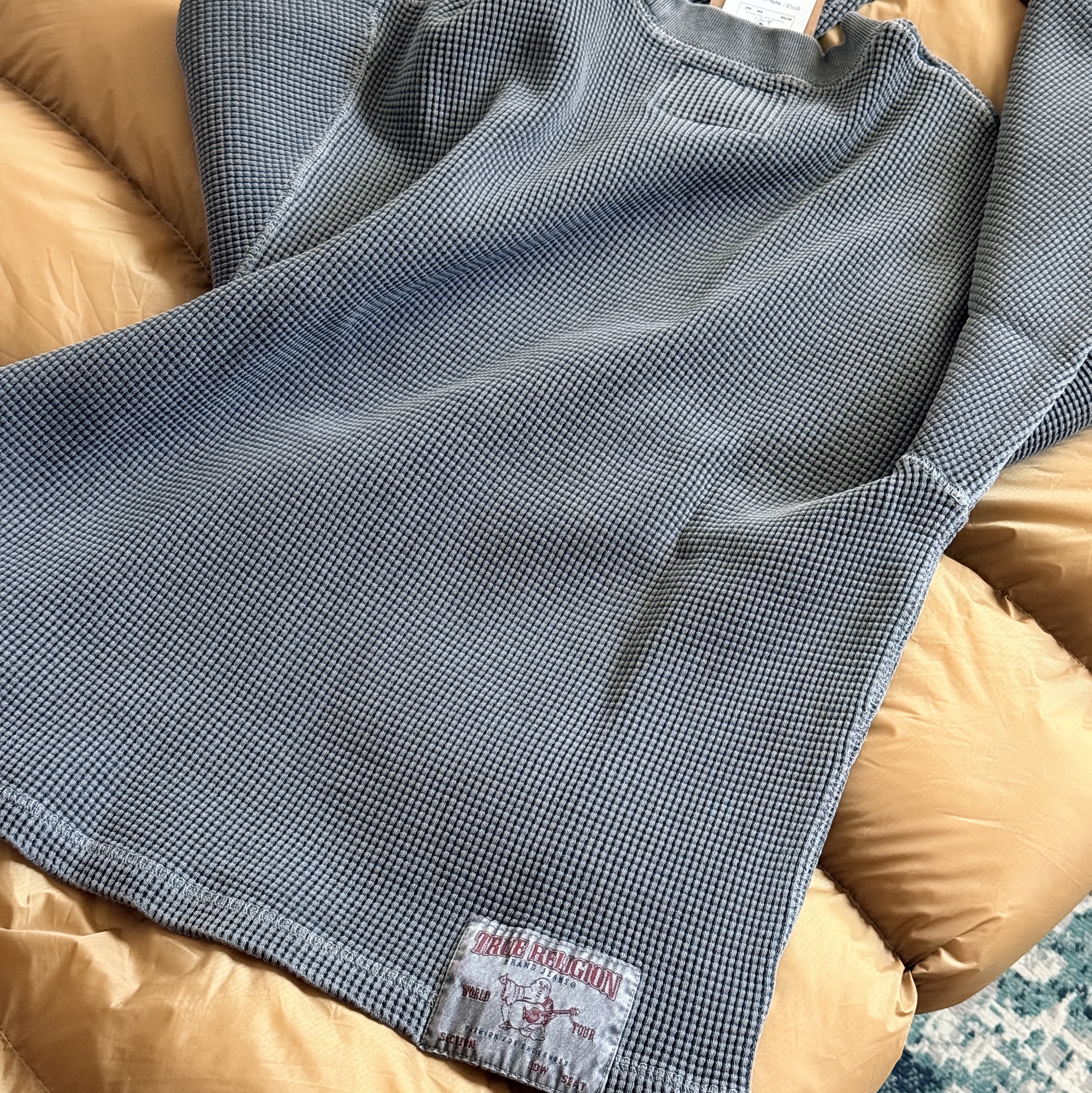 True Religion Waffle Long Sleeve_Charcoal 착용 스타일 - 3