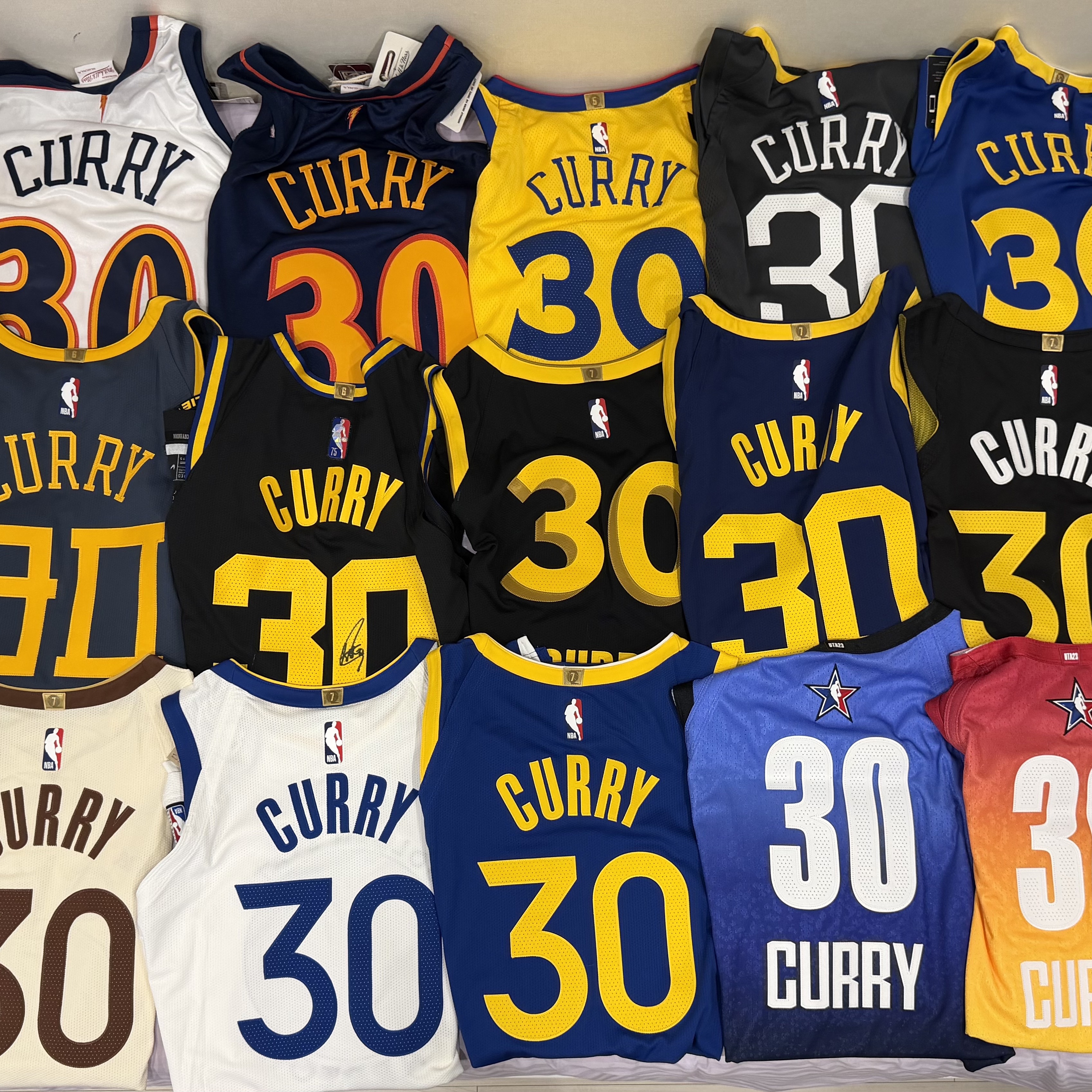Nike Stephen Curry Golden State Warriors Icon Edition Dri-Fit NBA Swingman Jersey Rush Blue (DN2005-401) (Marking Ver.) 착용 스타일 - 3