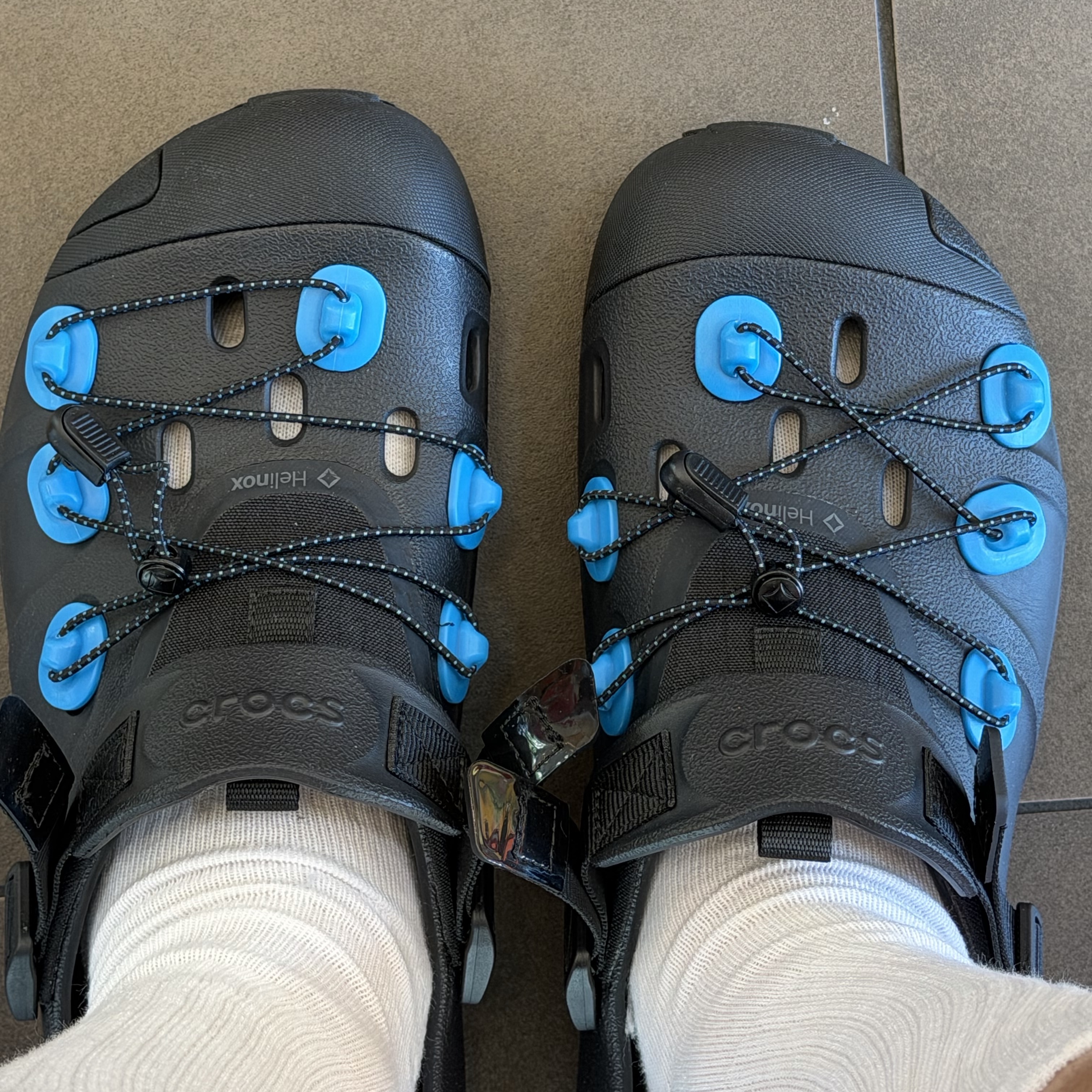 Crocs x Helinox Quick Trail Clog Black, Collect Pieces There Is Nothing New Souvenir Tote Bag Natural Navy 착용 스타일 - 1