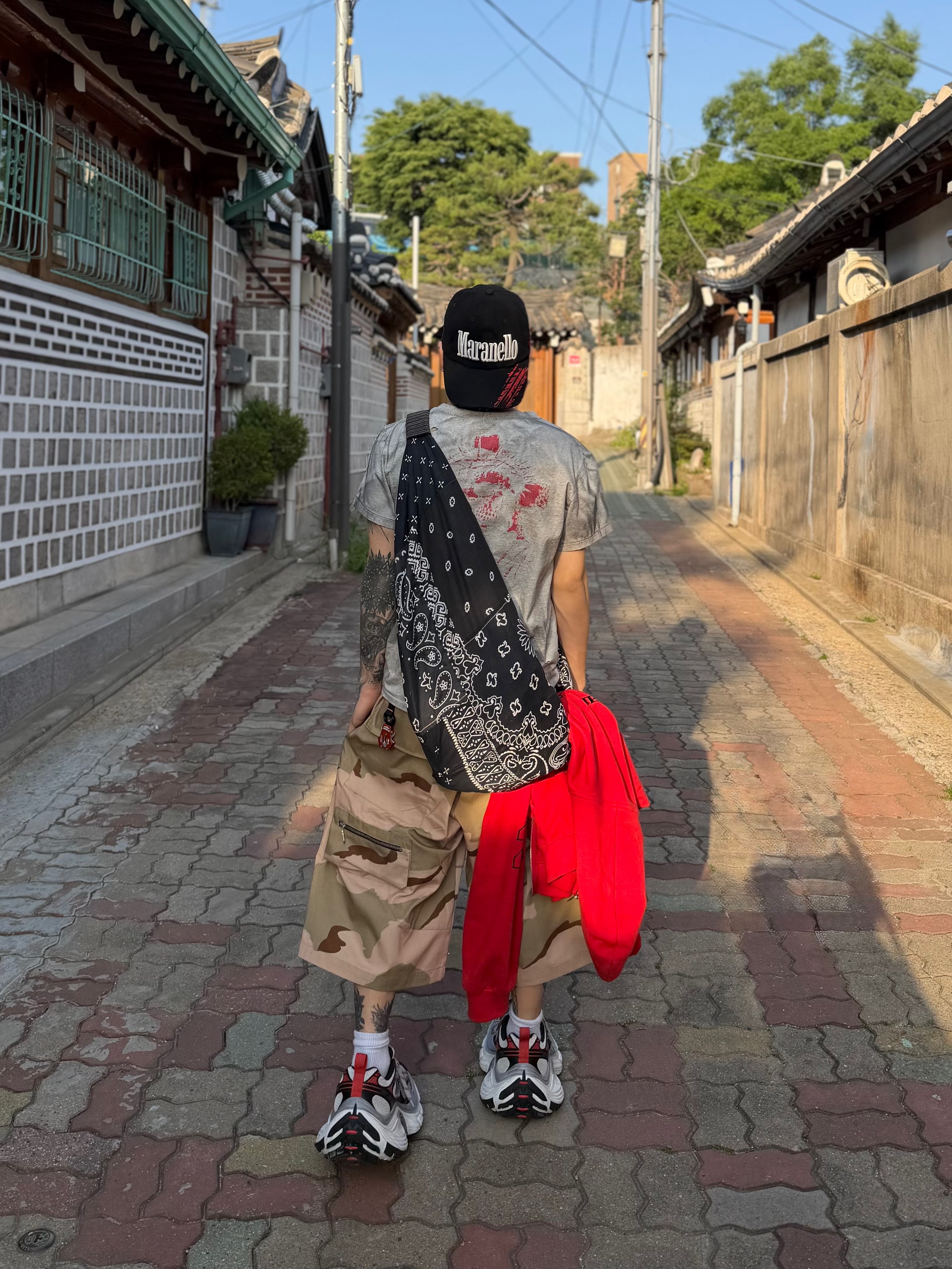 Balenciaga 10XL Sneakers Grey White Red, Wapworks Field Safety Bermuda Desert 착용 스타일 - 4