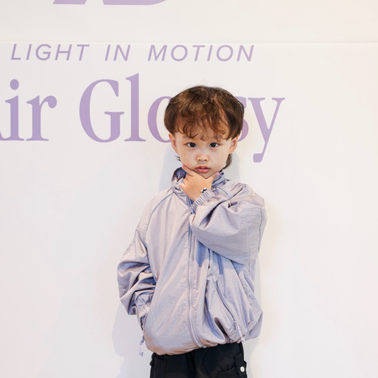 (Kids) New Balance Air Glossy Windbreaker Purple 착용 스타일 - 7