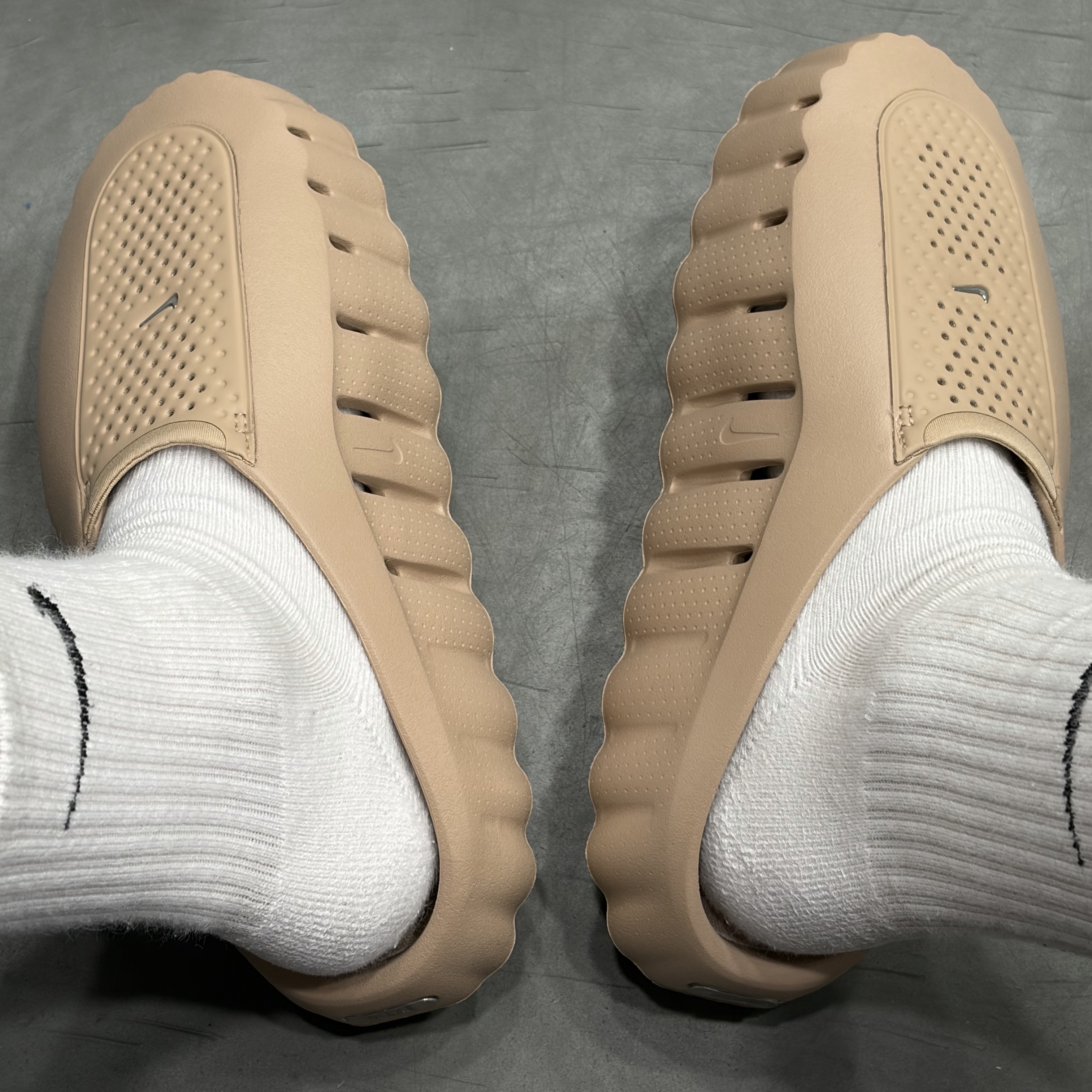 Nike Mind 001 Hemp Pale Ivory 착용 스타일 - 1