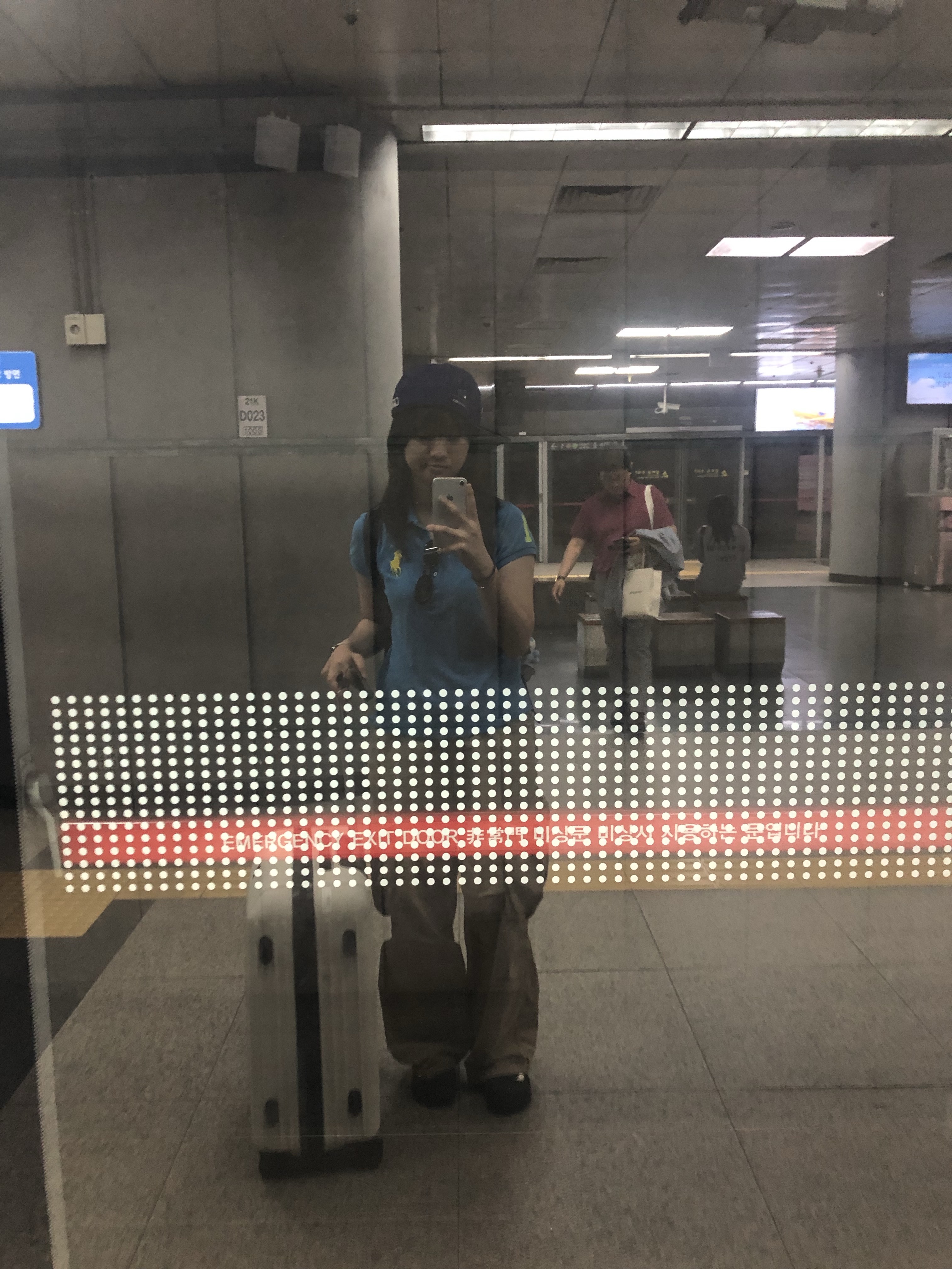 Arc'teryx Heliad 15 Backpack Nightscape, New Era MLB x Gore-Tex LA Dodgers Fitted Cap Dark Blue 착용 스타일