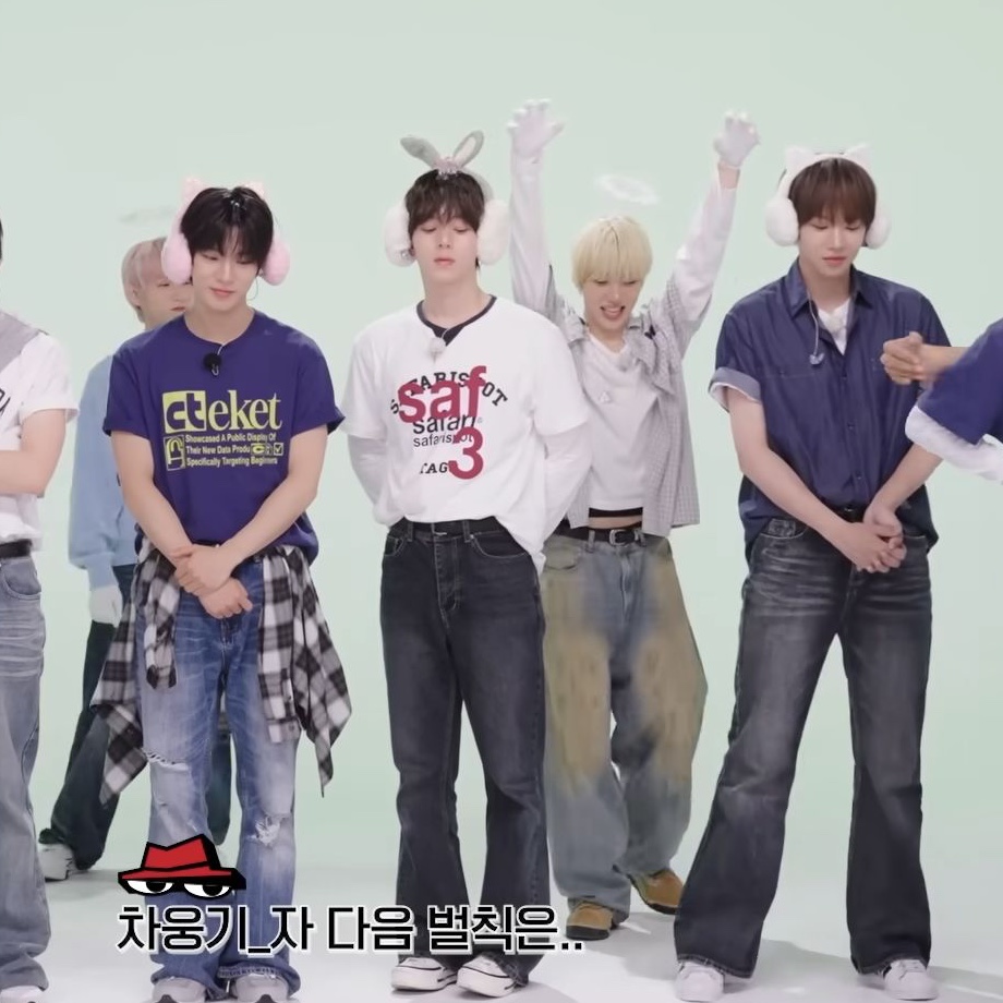 [예약 배송][KREAM 단독] Safarispot Roux Base School Club Tee White 착용 스타일 - 2