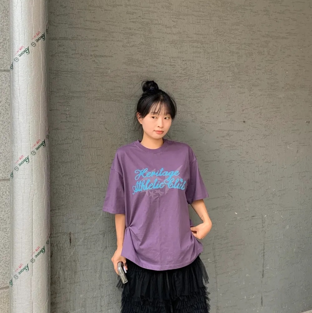 UNIVERSE GARMENT HAC Print T-Shirt Purple 착용 스타일 - 3