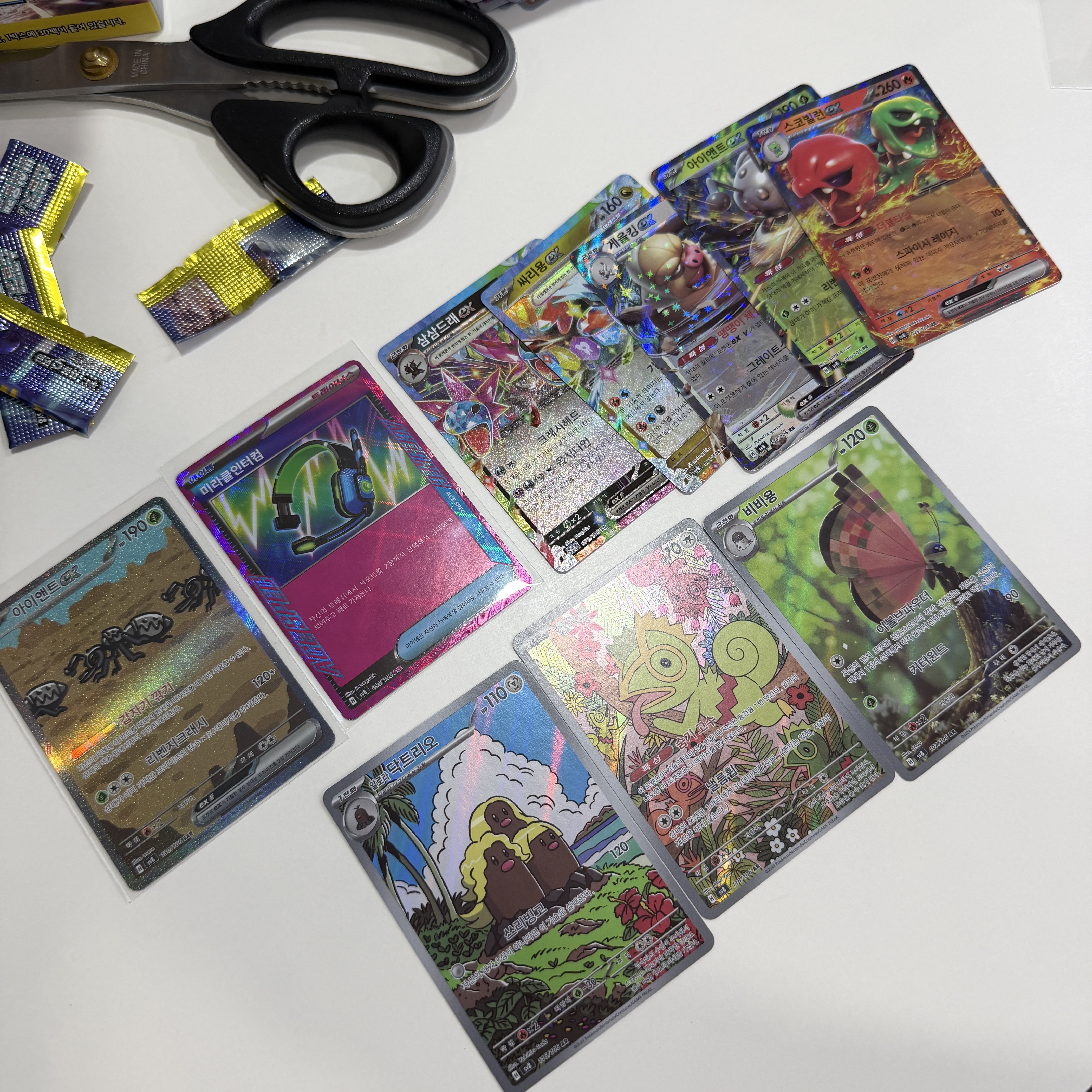 Pokemon TCG Scarlet & Violet Expansion Pack Surging Sparks 1 Box (Pack of 30/Korean Ver.) 착용 스타일