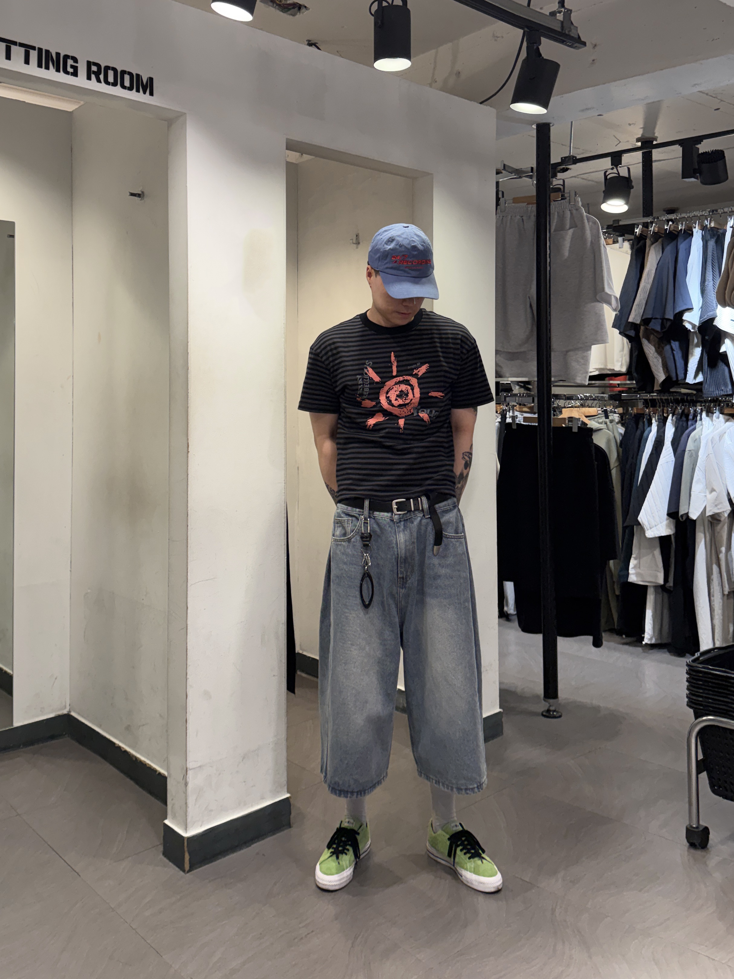 Converse x Stussy One Star Pro Ox 8 Ball Green, Oakley Essential Icon Carabiner Blackout 착용 스타일 - 5