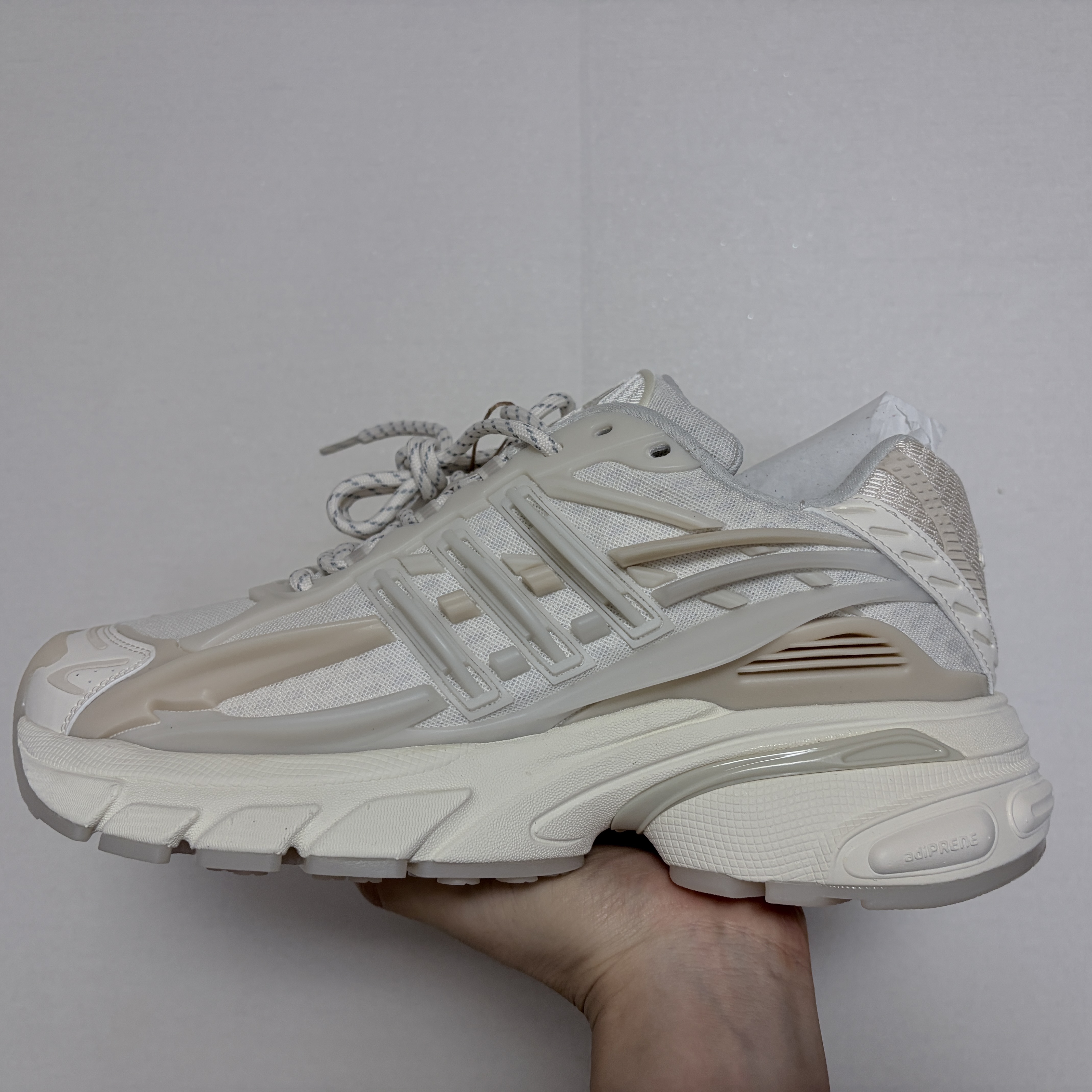 Adidas x Pharrell Williams Virginia Adistar Jellyfish Core White Off White 착용 스타일 - 1
