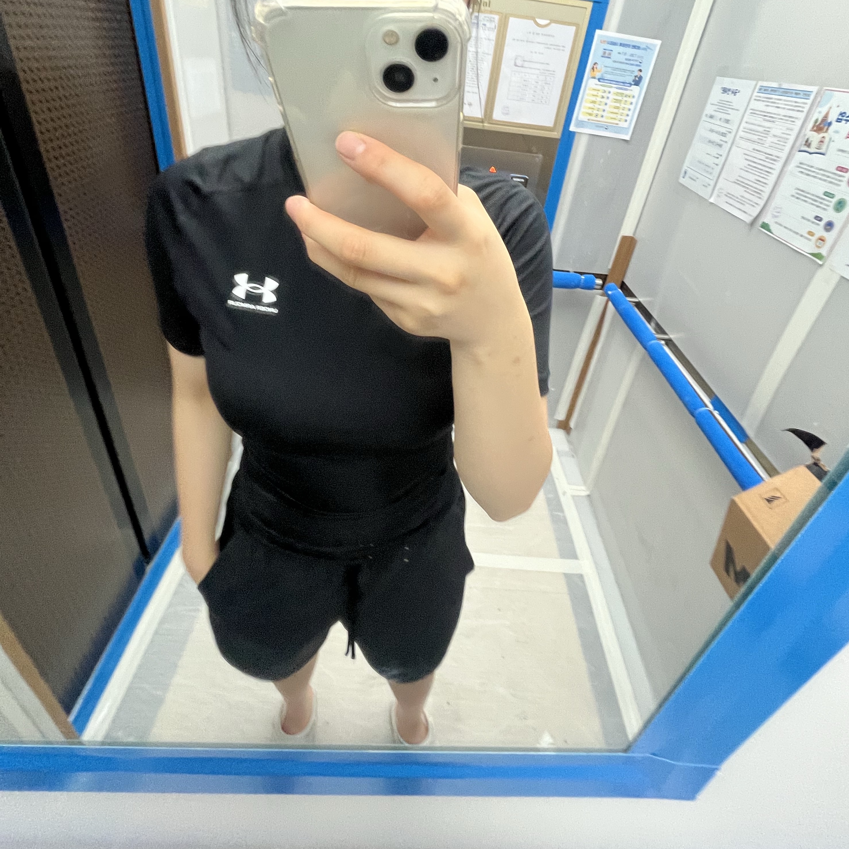Under Armour HeatGear Short Sleeve Black White 착용 스타일 - 2