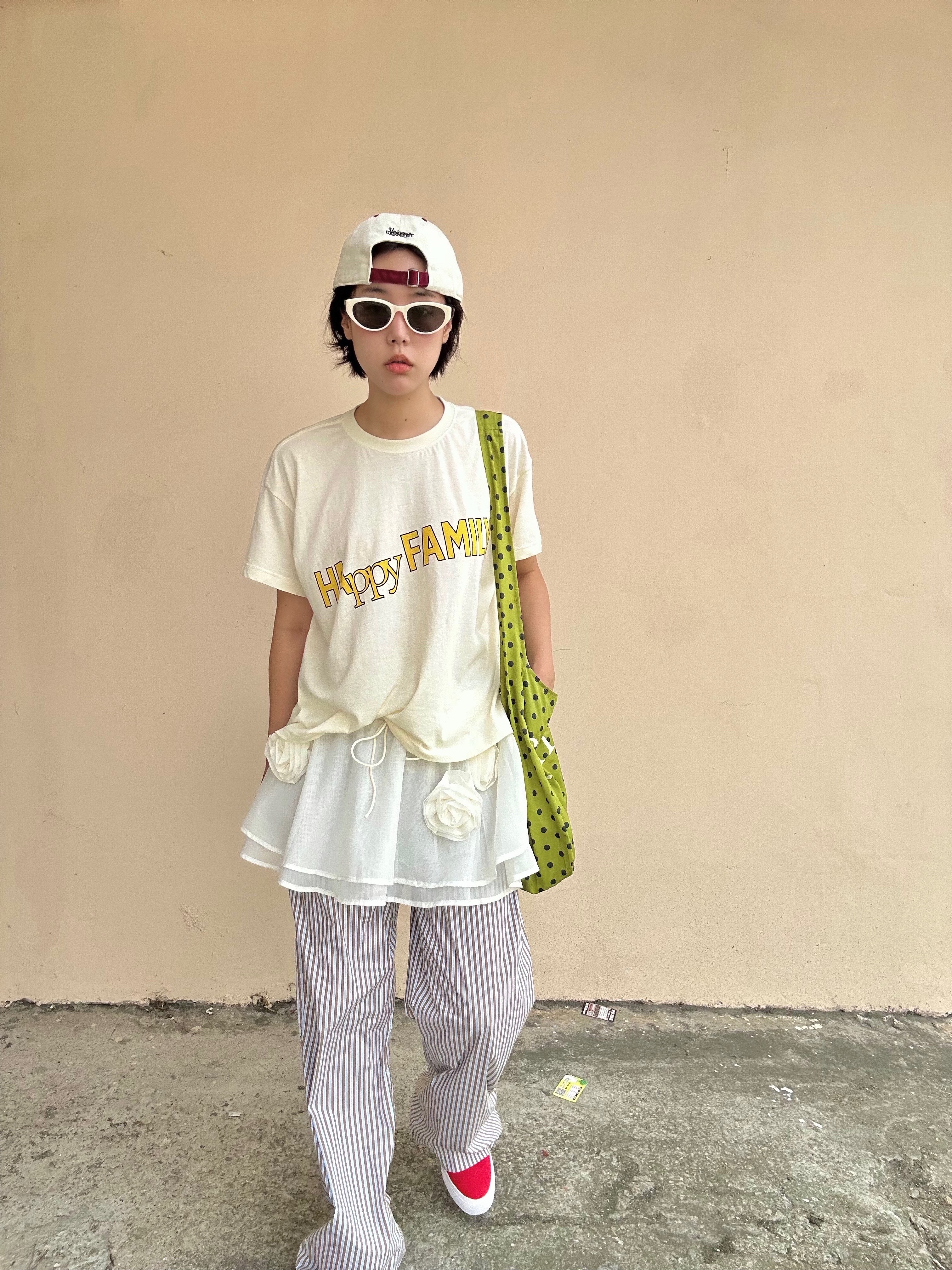 UNIVERSE GARMENT Happy Family Crop T-Shirt Ivory 착용 스타일 - 6