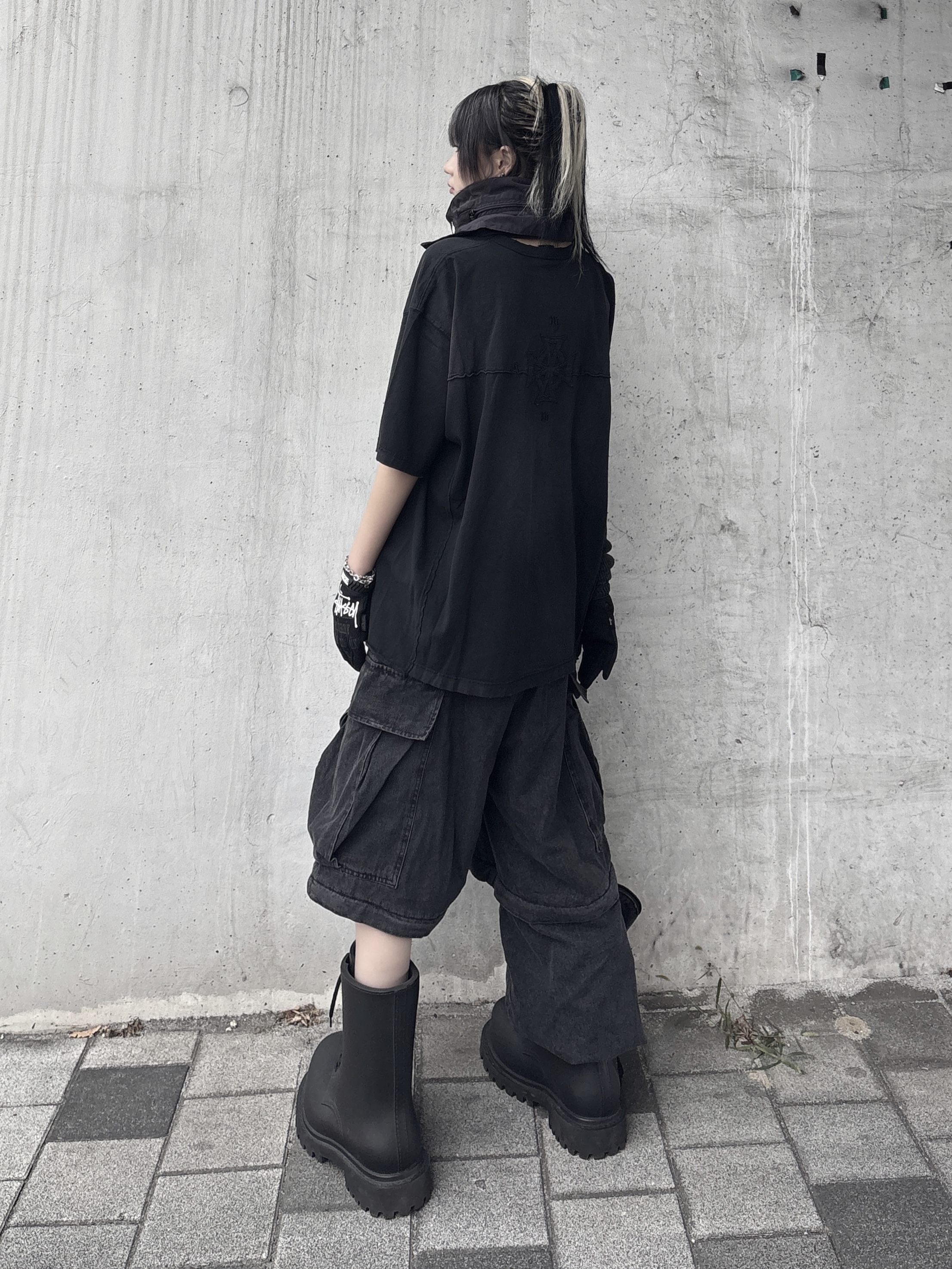 Balenciaga XL Army Boots Full Eva Black, Stussy Mechanix Gloves Black 착용 스타일 - 3