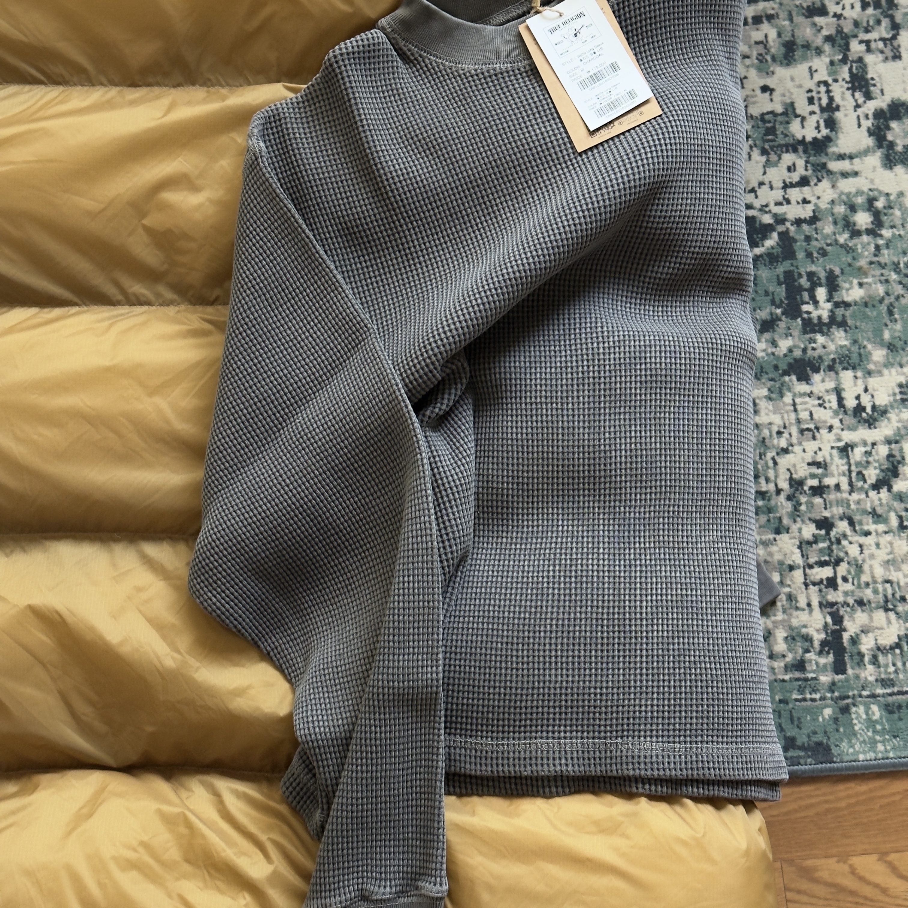 True Religion Waffle Long Sleeve_Charcoal 착용 스타일 - 2