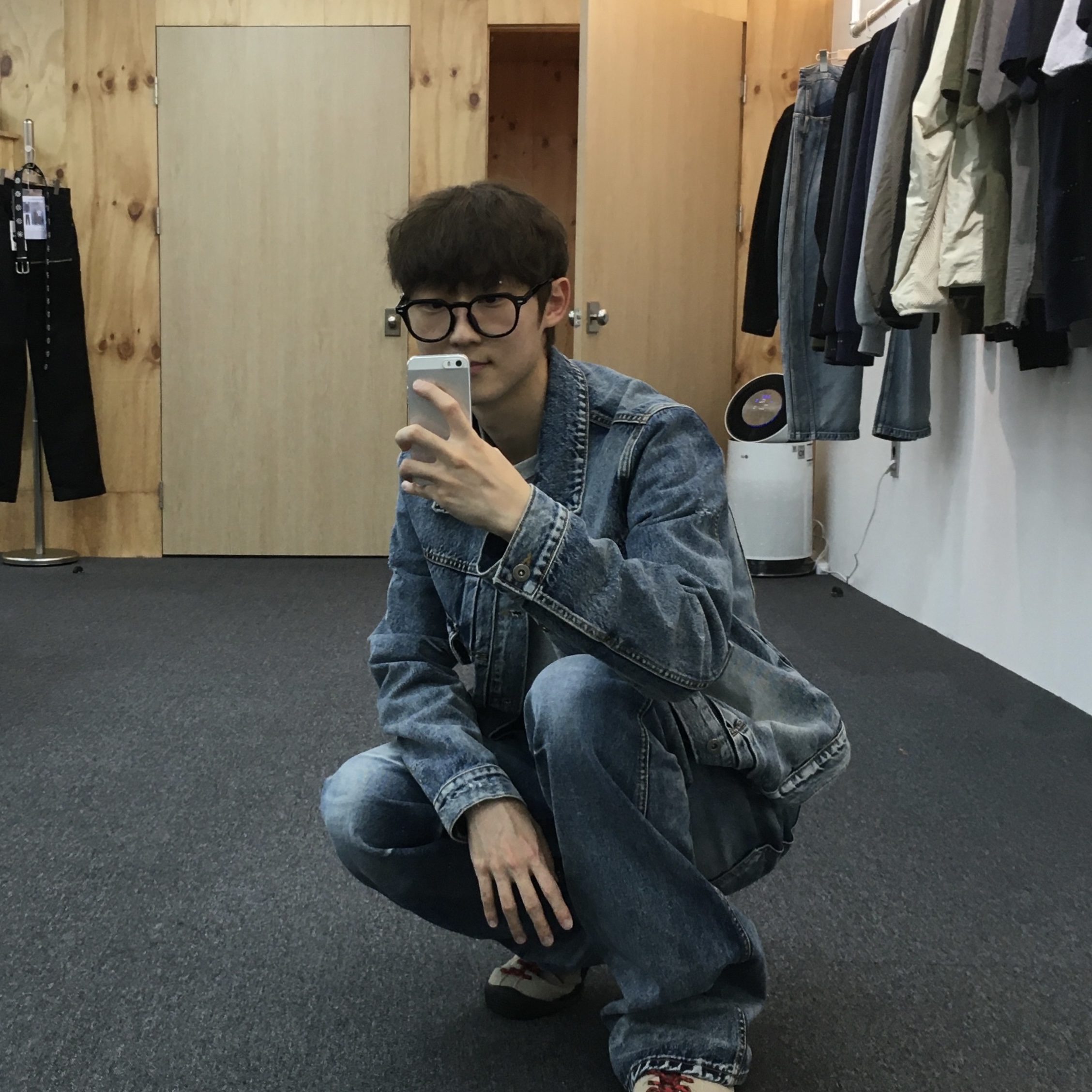 Keen Jasper Suede Sneakers Silver Mink 착용 스타일 - 2