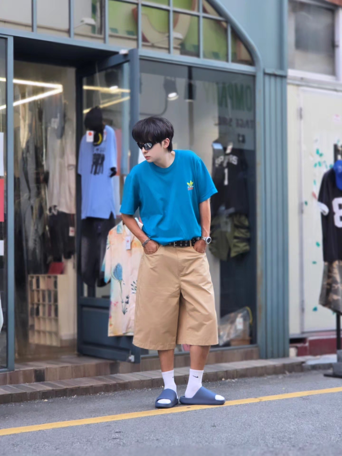 Palace x Adidas Nature T-Shirt Mystery Petrol - 22SS, Nike Calm 2.0 Slides Diffused Blue 착용 스타일 - 4