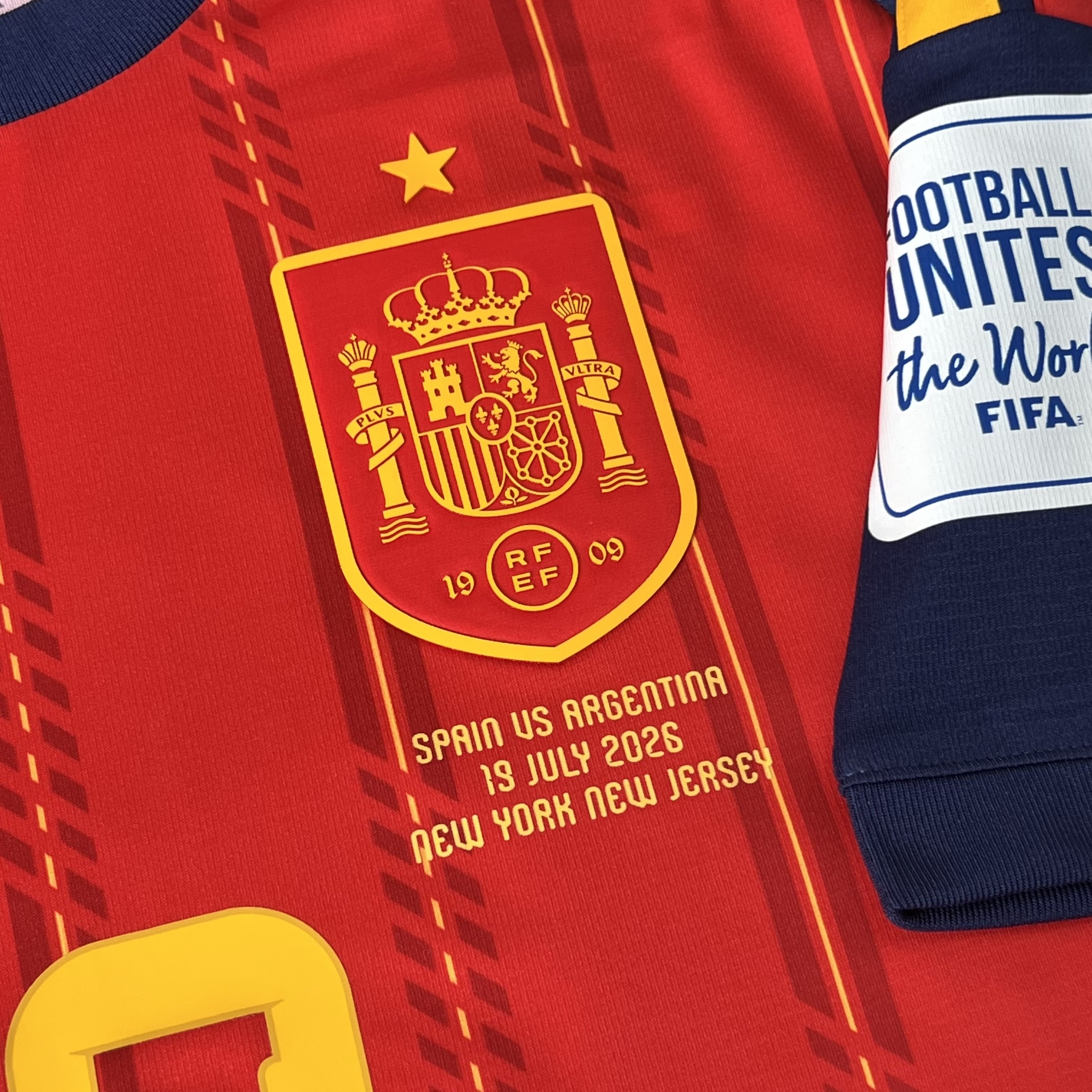 Adidas Spain 2026 Away Jersey Off White - KR Sizing (Non Marking Ver.), Adidas Spain 2026 Home Jersey Vivid Red - KR Sizing (Non Marking Ver.) 착용 스타일 - 1