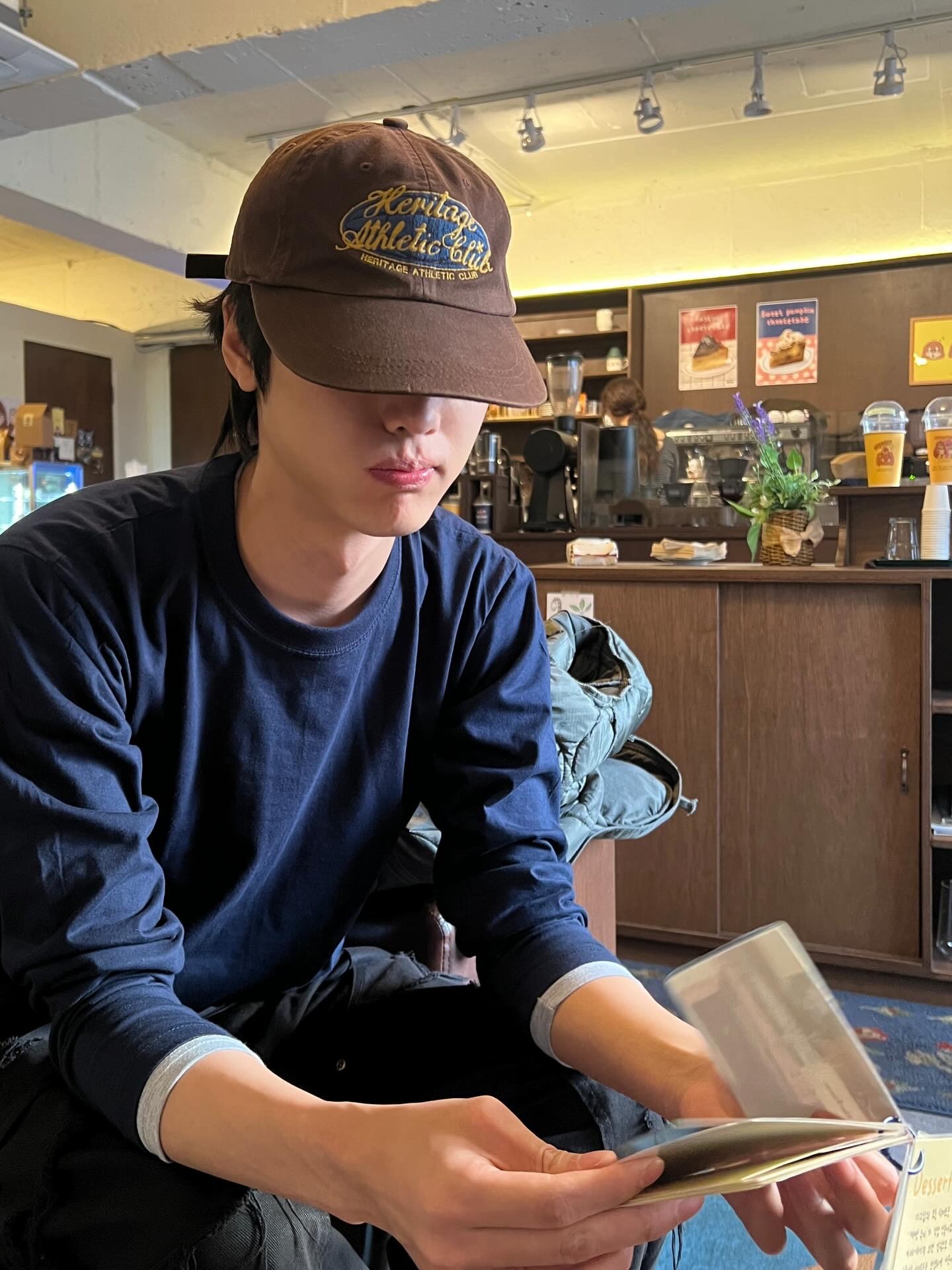UNIVERSE GARMENT Universe Sign Long Bill Washing Cap Brown 착용 스타일 - 3