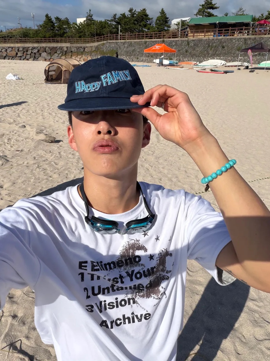 UNIVERSE GARMENT Happy Family Washing Cap Navy 착용 스타일 - 1
