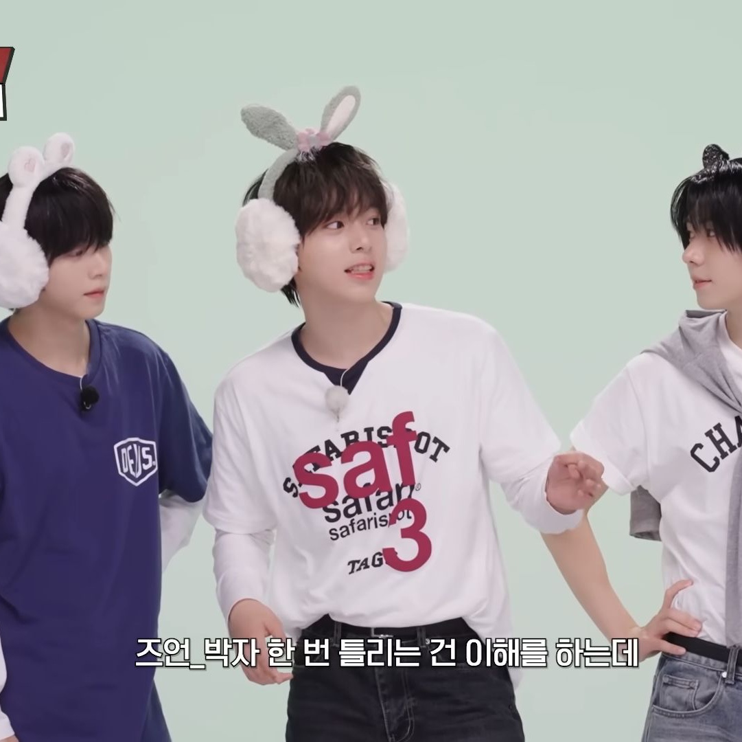 [예약 배송][KREAM 단독] Safarispot Roux Base School Club Tee White 착용 스타일 - 1