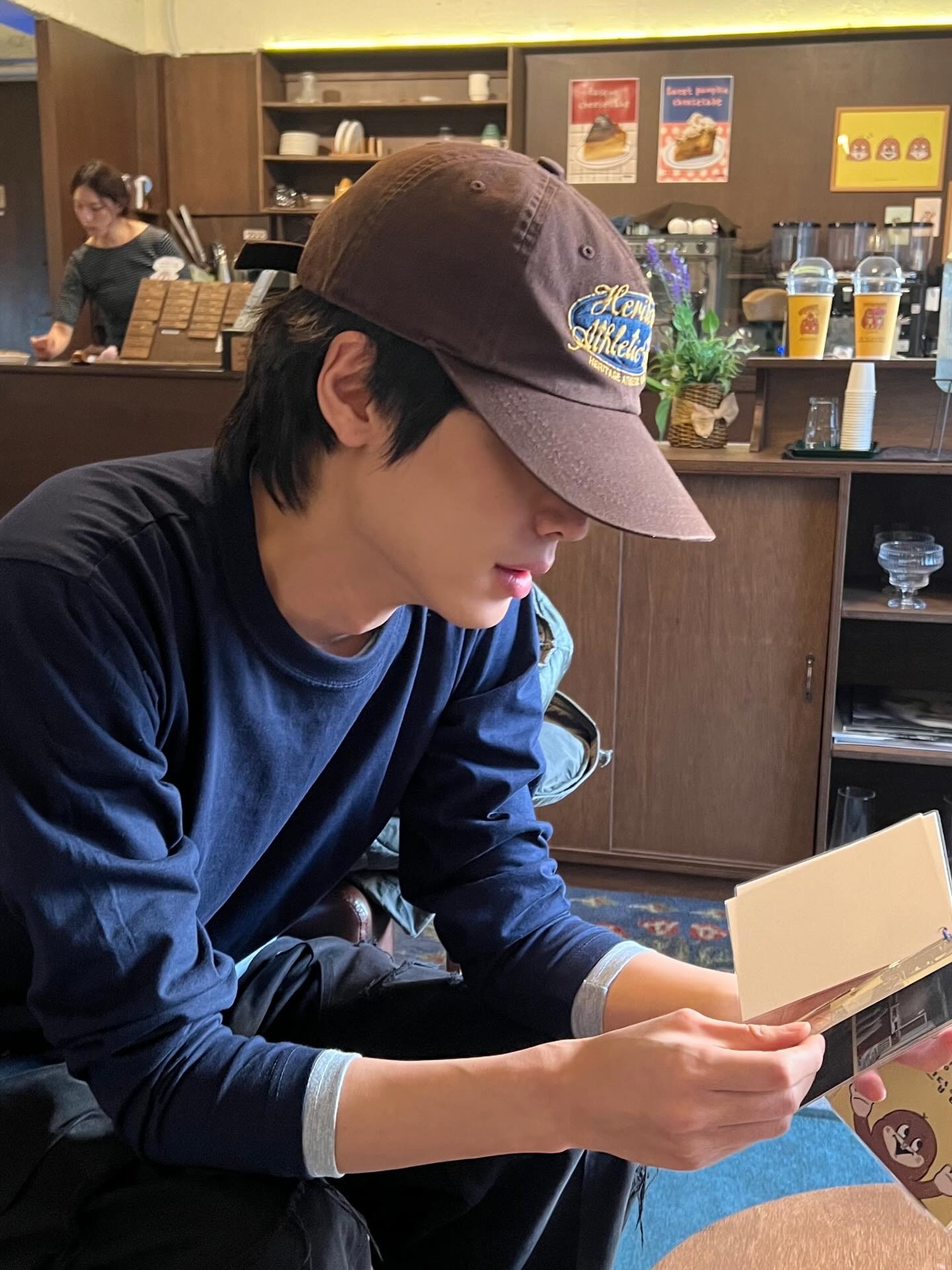 UNIVERSE GARMENT Universe Sign Long Bill Washing Cap Brown 착용 스타일 - 1