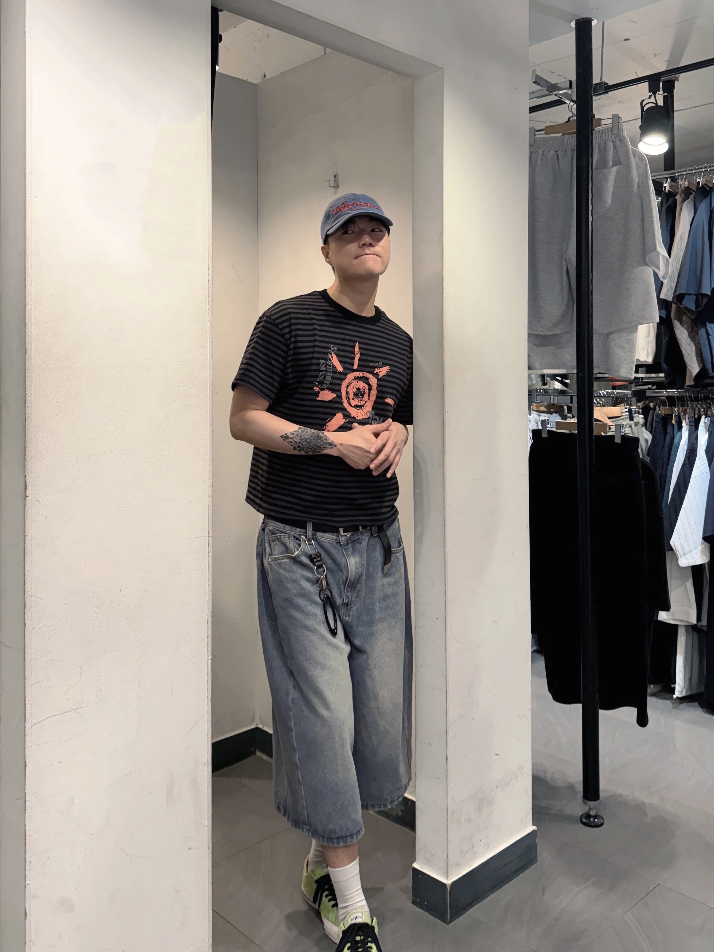 Converse x Stussy One Star Pro Ox 8 Ball Green, Oakley Essential Icon Carabiner Blackout 착용 스타일 - 7