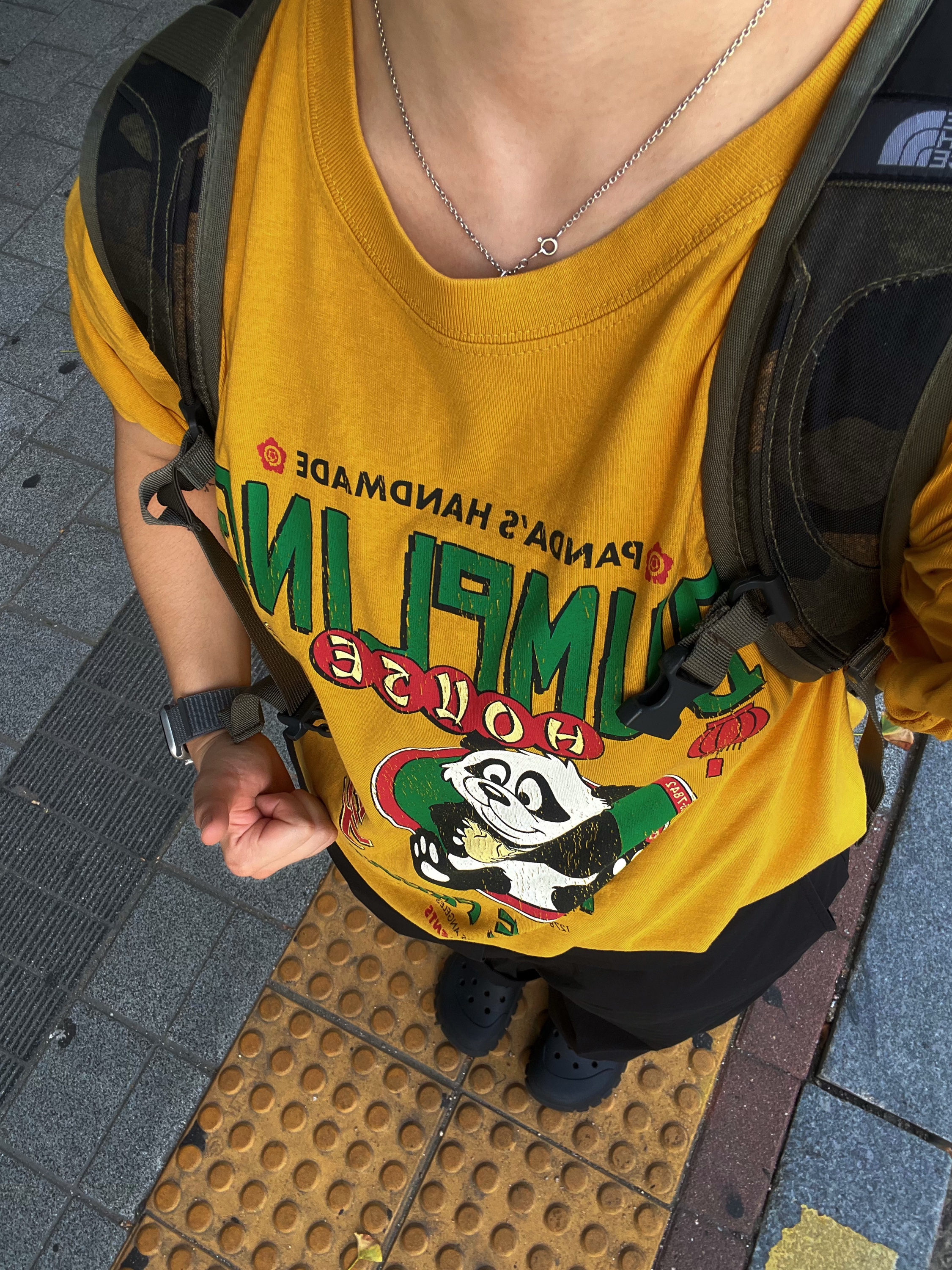 QT8 GARMENTS One Bullet Washed Tee Ivory, QT8 GARMENTS Dumpling House Washed Tee Yellow 착용 스타일 - 2
