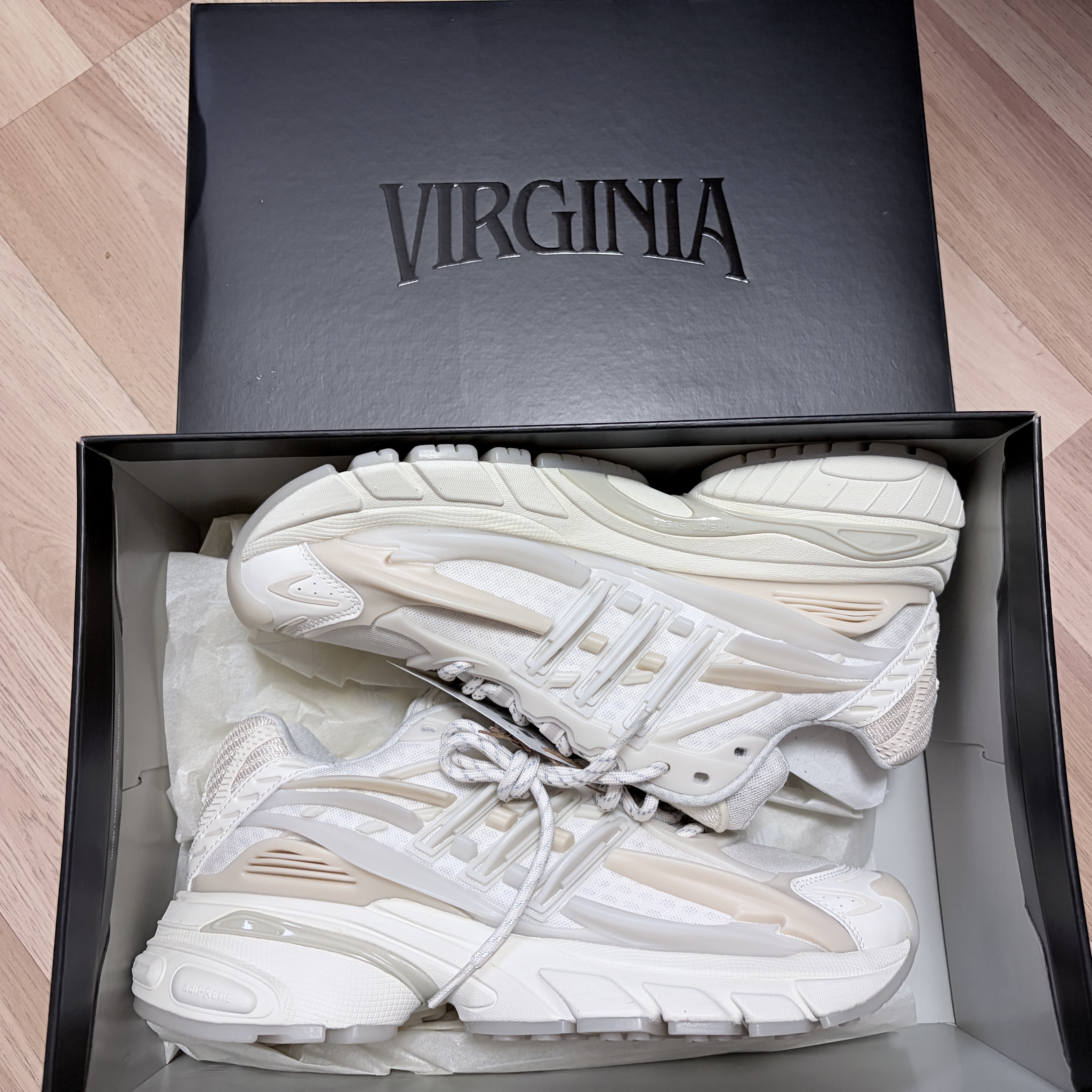 Adidas x Pharrell Williams Virginia Adistar Jellyfish Core White Off White 착용 스타일 - 5