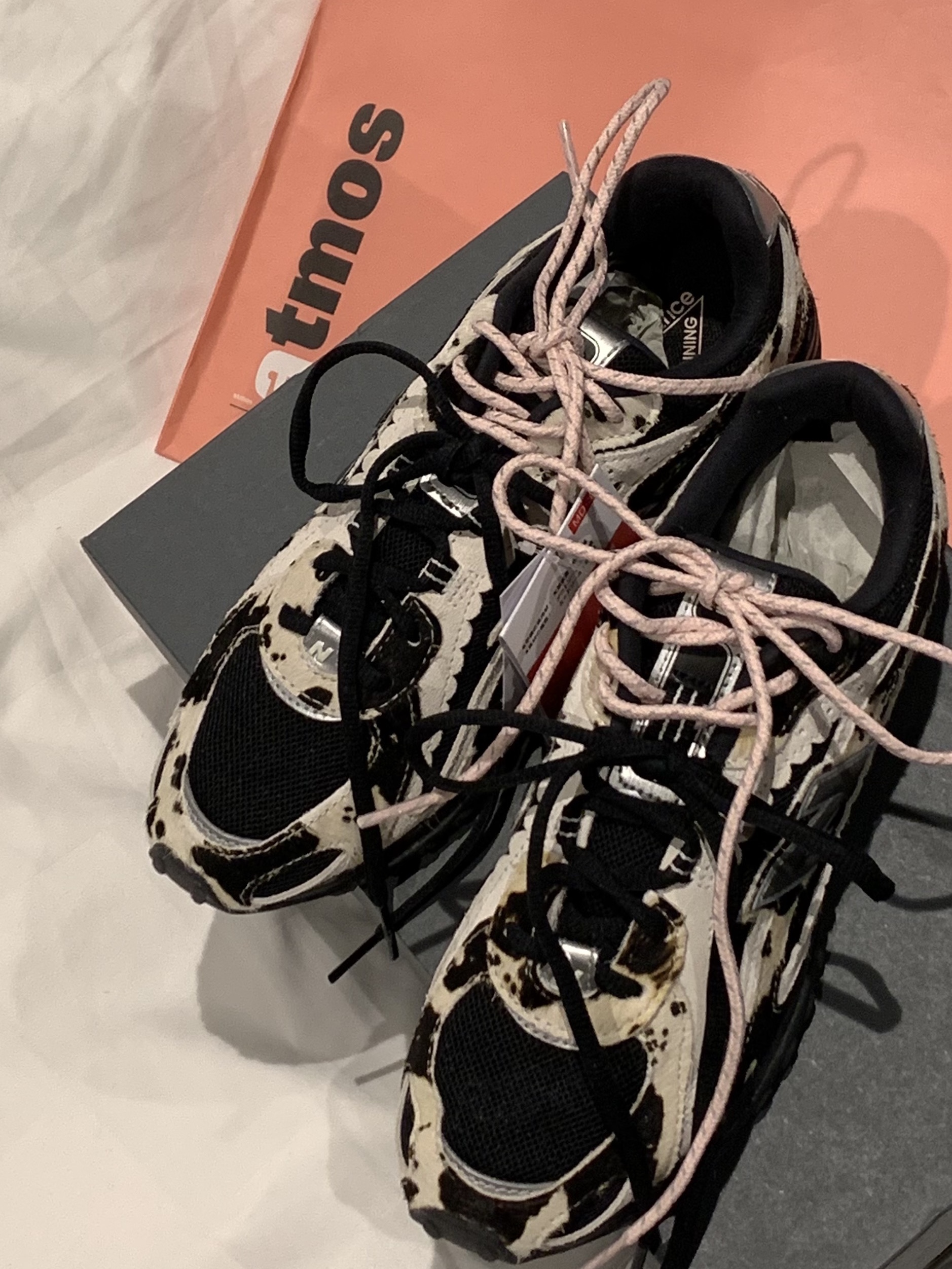 New Balance x Atmos Pink 204L Cow Girl Black Sea Salt 착용 스타일