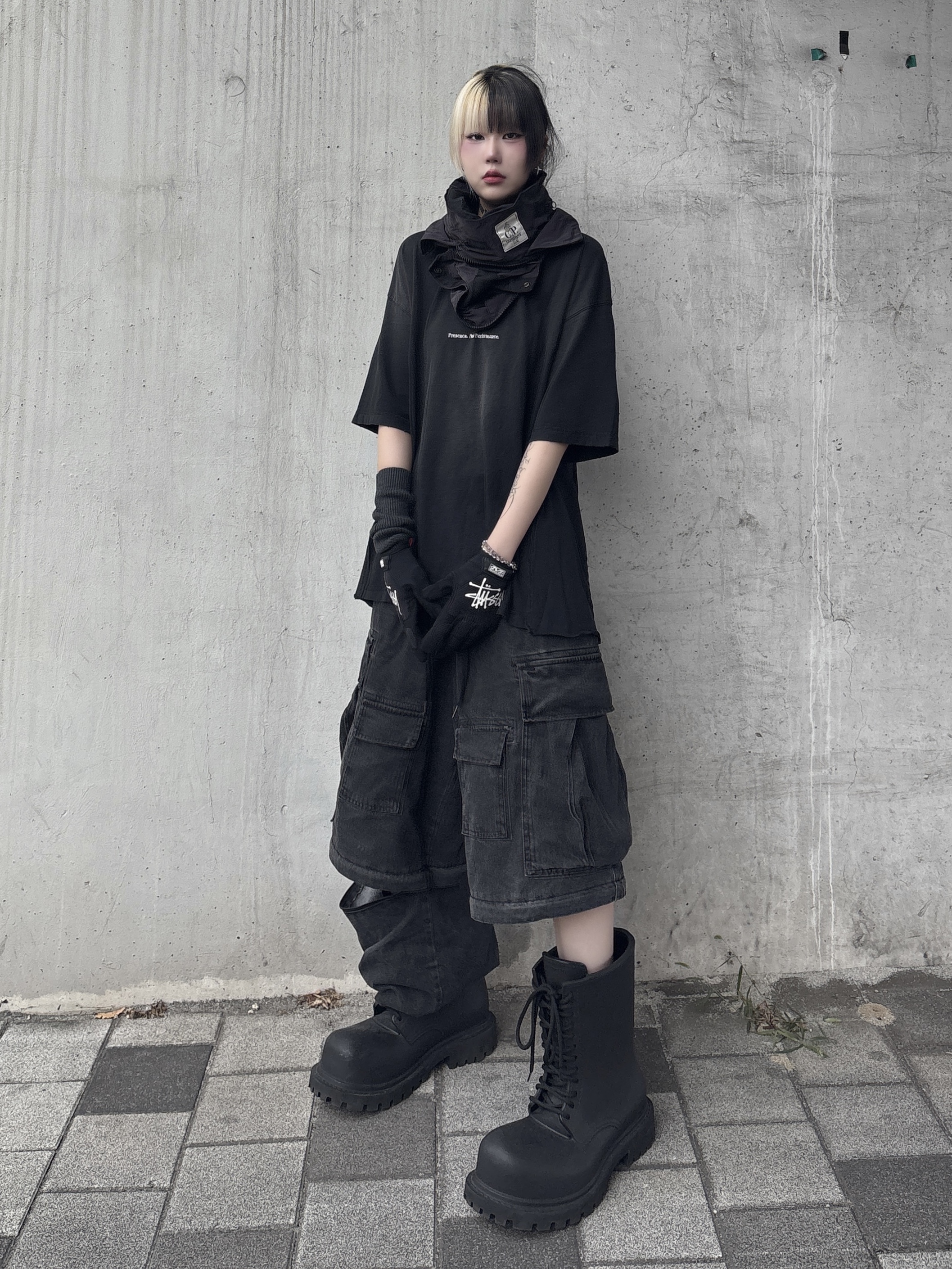 Balenciaga XL Army Boots Full Eva Black, Stussy Mechanix Gloves Black 착용 스타일 - 1