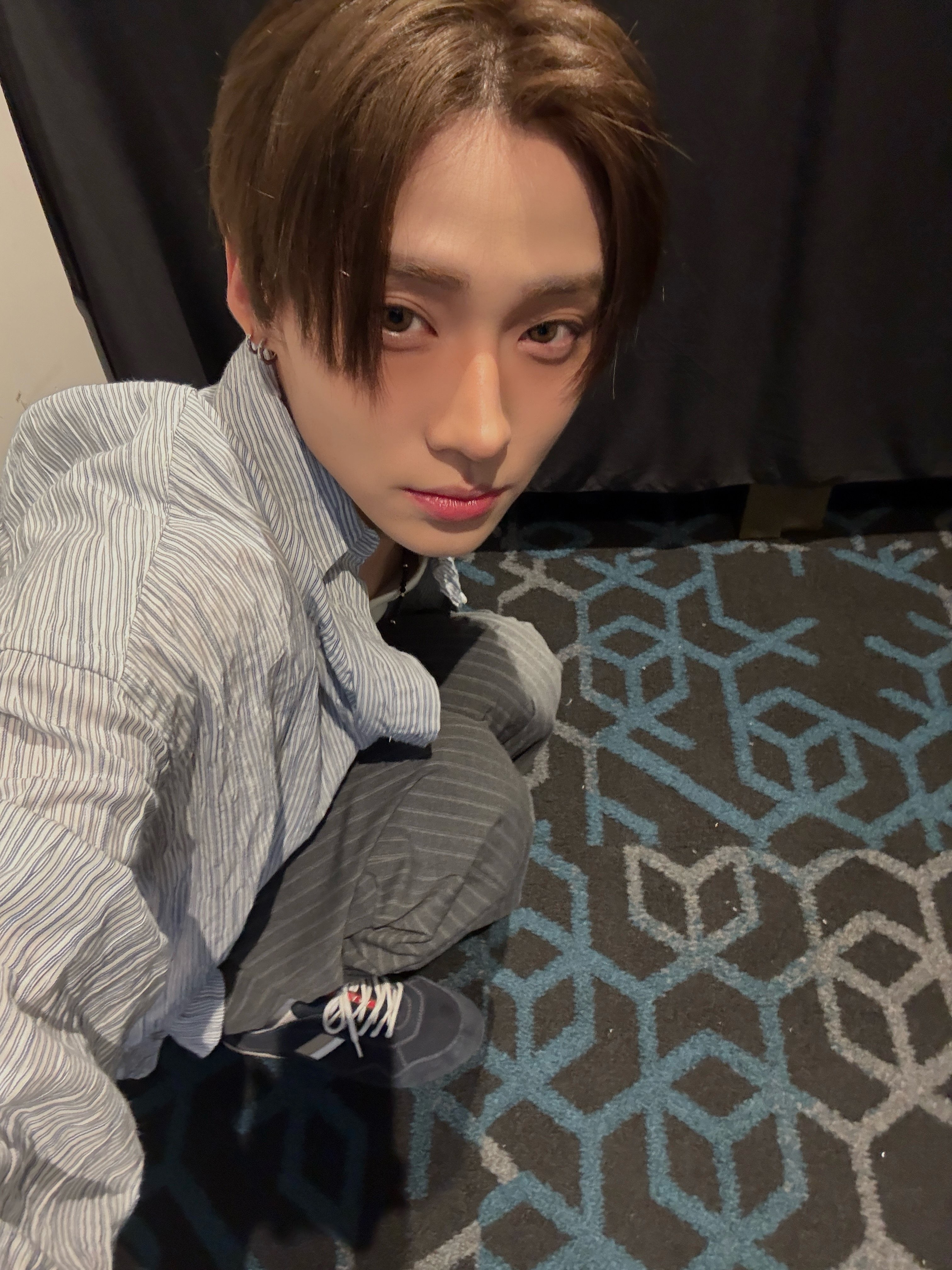 Nonnod Flexible string tucked stripe shirt Navy, Nonnod Flexible string tucked stripe shirt Sky blue 착용 스타일
