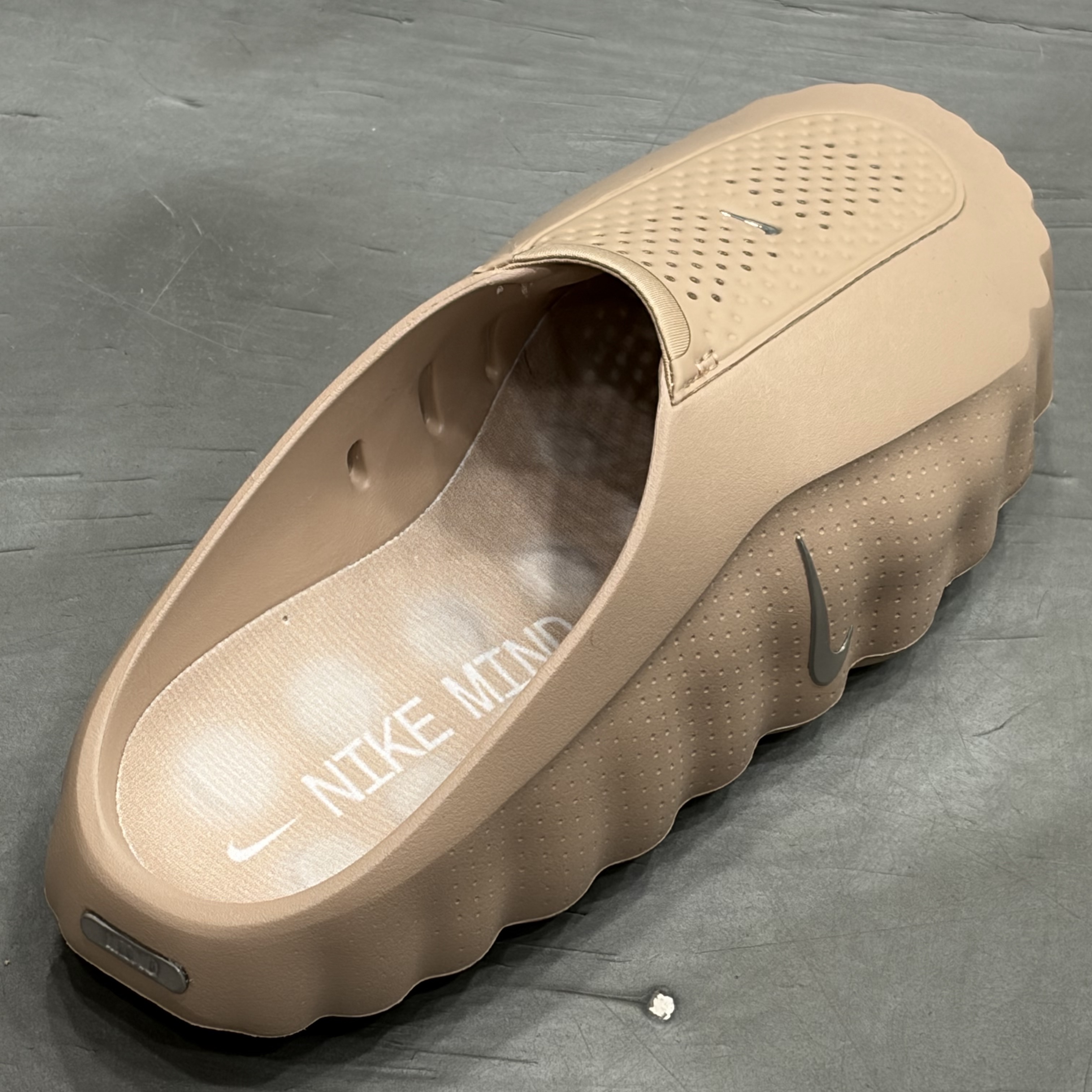 Nike Mind 001 Hemp Pale Ivory 착용 스타일 - 2